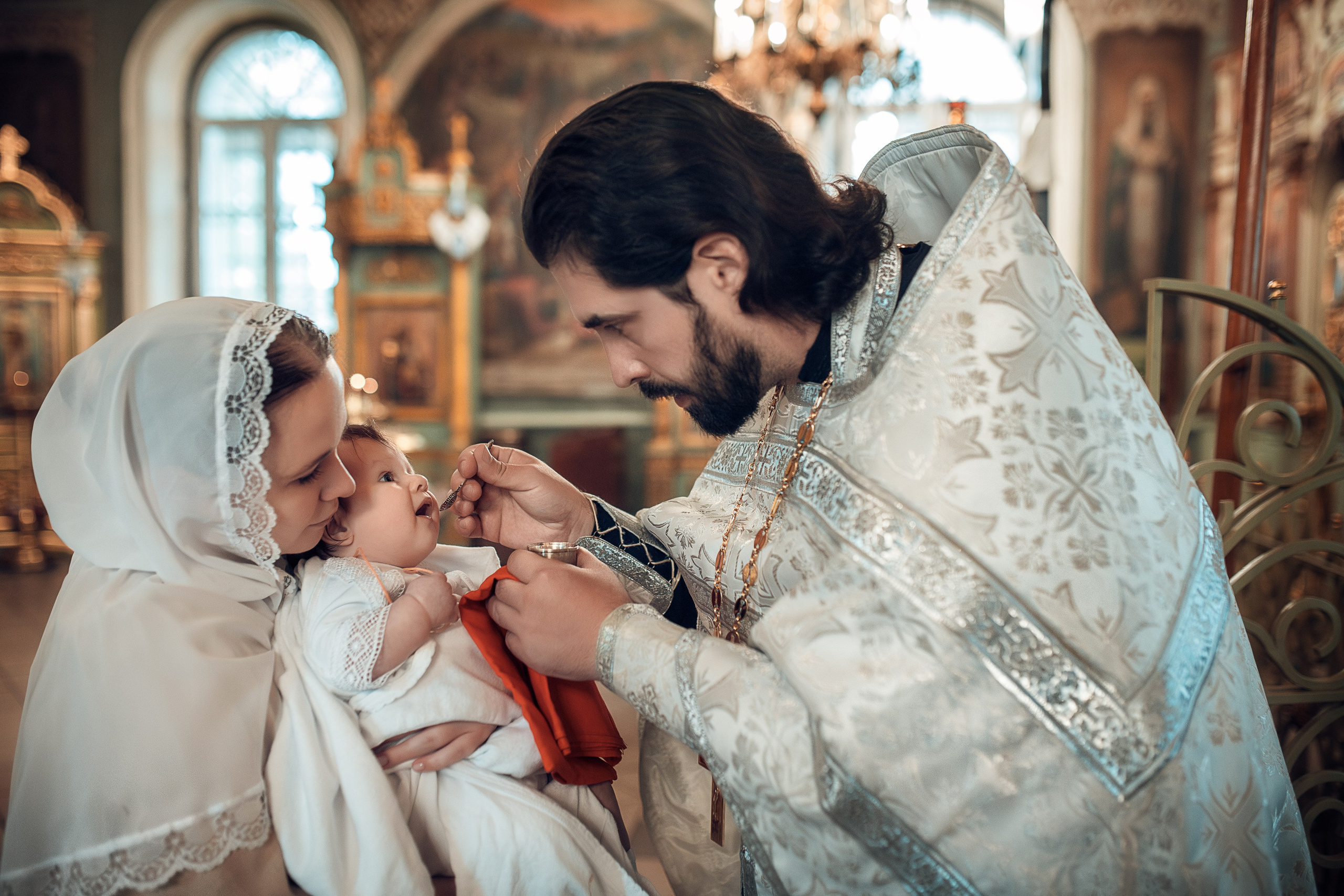 Фотосессия крещения младенца в Болтино