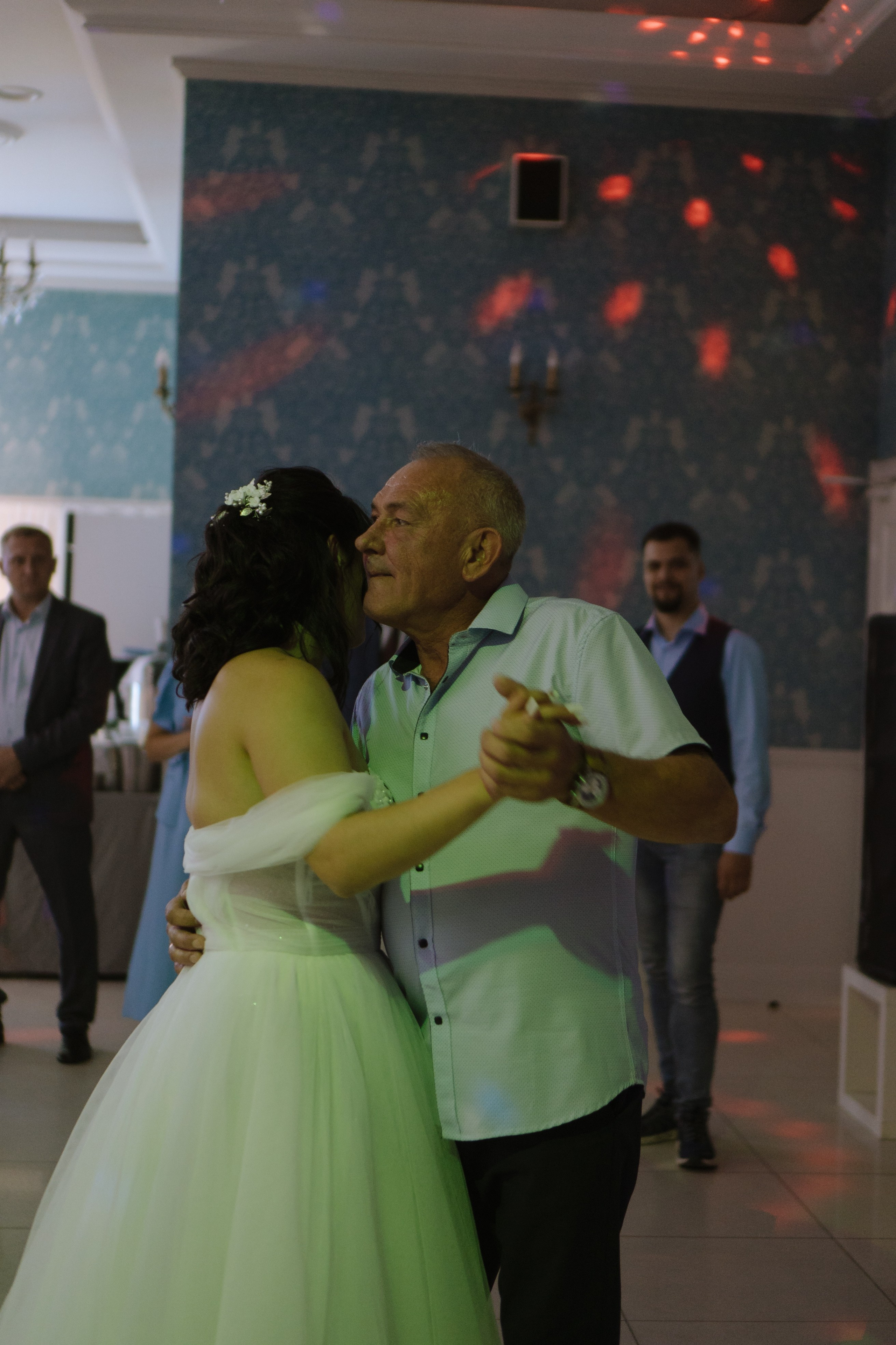 ТАНЕЦ ОТЦА И ДОЧЕРИ НА БАНКЕТЕ (СВАДЕБНАЯ ФОТОСЕСИИЯ БАНКЕТА). Профессиональный фотограф, Санкт-Петербург — Виктория Богомолова