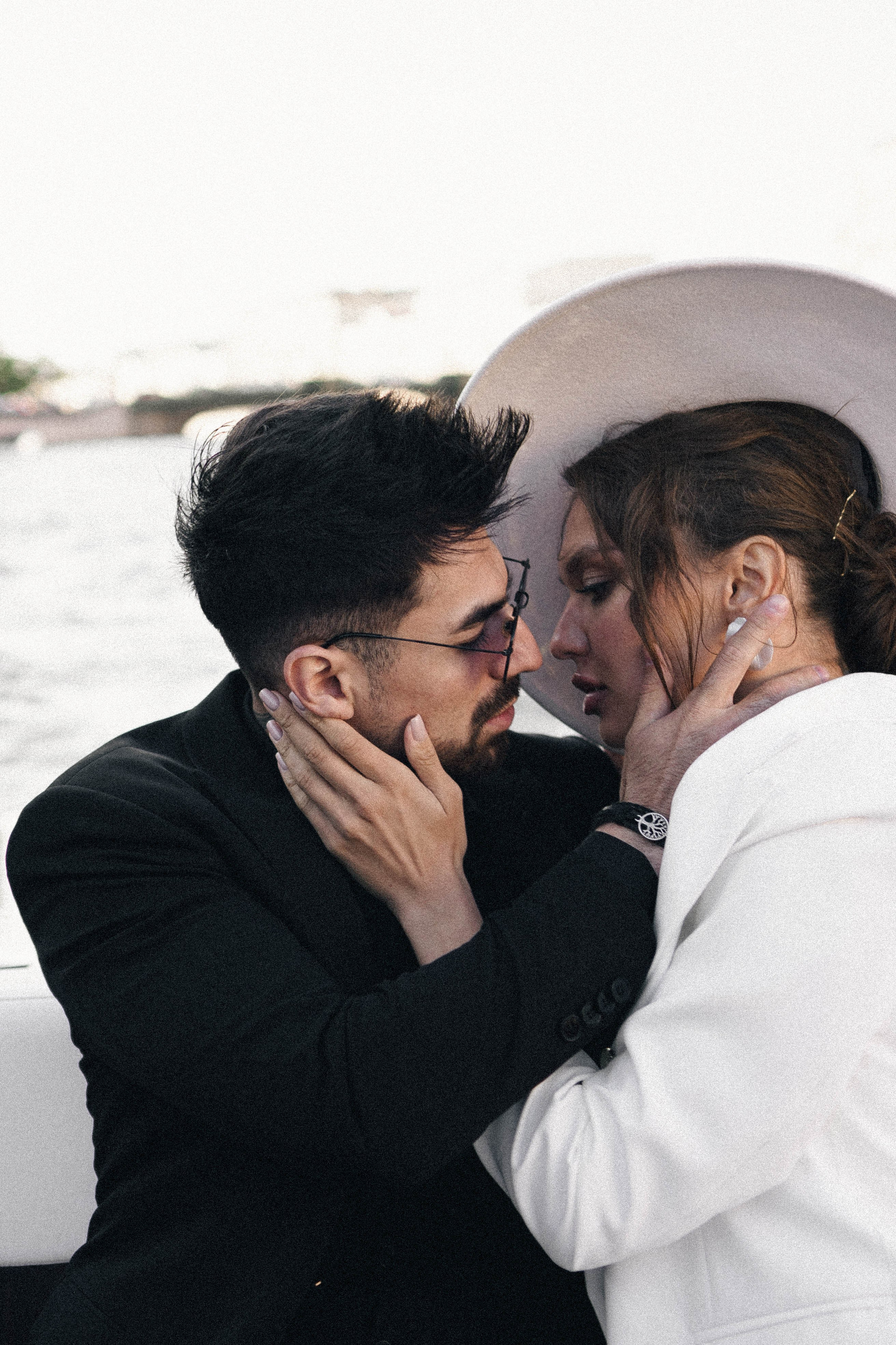 СВАДЕНБНАЯ СЬЕМКА НА КАТЕРЕ ПО КАНАЛАМ САНКТ-ПЕТЕРБУРГА И В АКВАТОРИИ НЕВЫ. Профессиональный фотограф, Санкт-Петербург — Виктория Богомолова