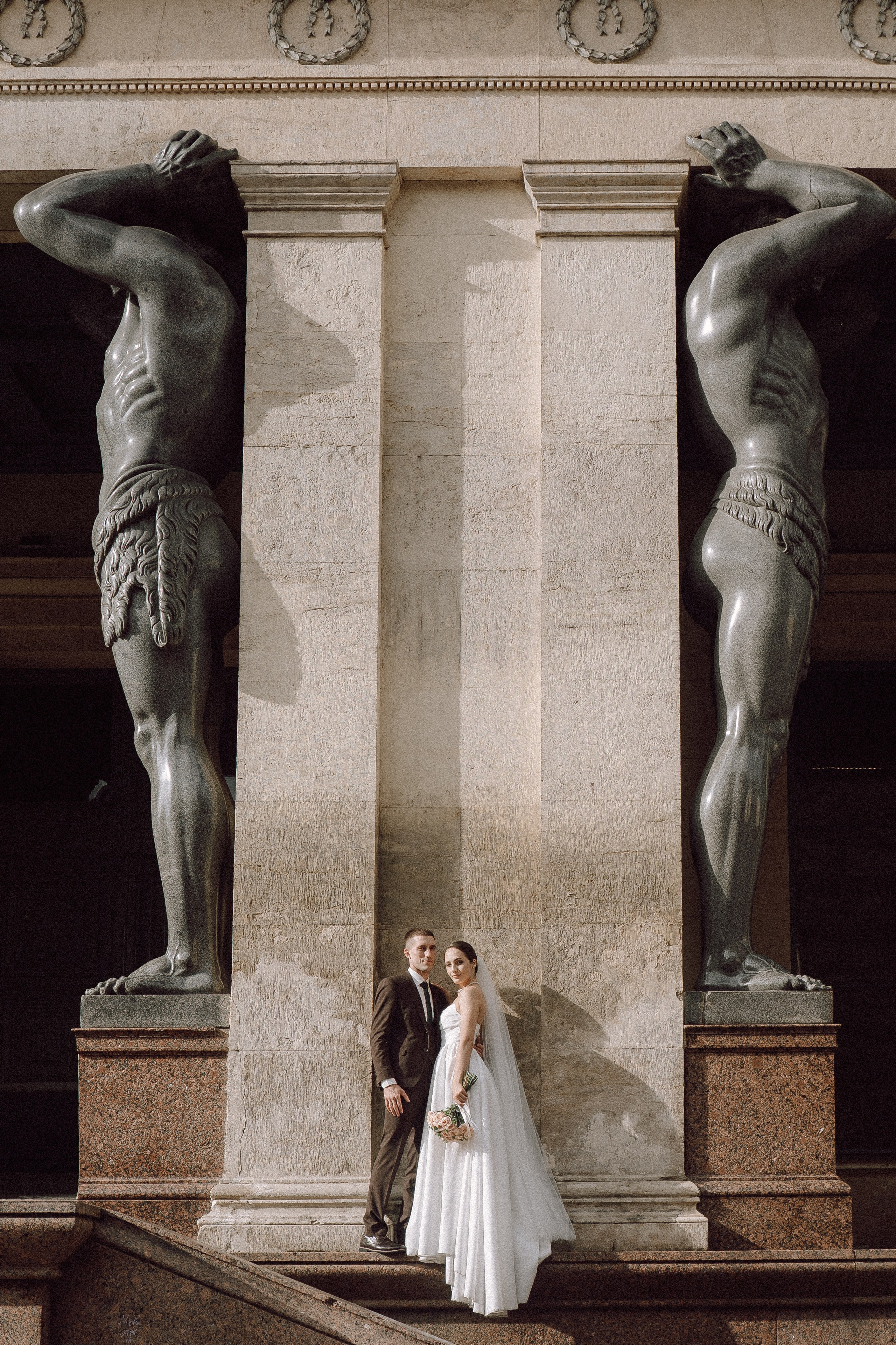 СВАДЕБНАЯ ПРОГУЛКА В САНТК-ПЕТЕРБУРГЕ (ИСАКИЕВСКИЙ СОБОР, ЗИМНЯЯ КАНАВКА, ЭРМИТАЖ И БОЛЬШАЯ МОРСКАЯ УЛИЦА). Профессиональный фотограф, Санкт-Петербург — Виктория Богомолова