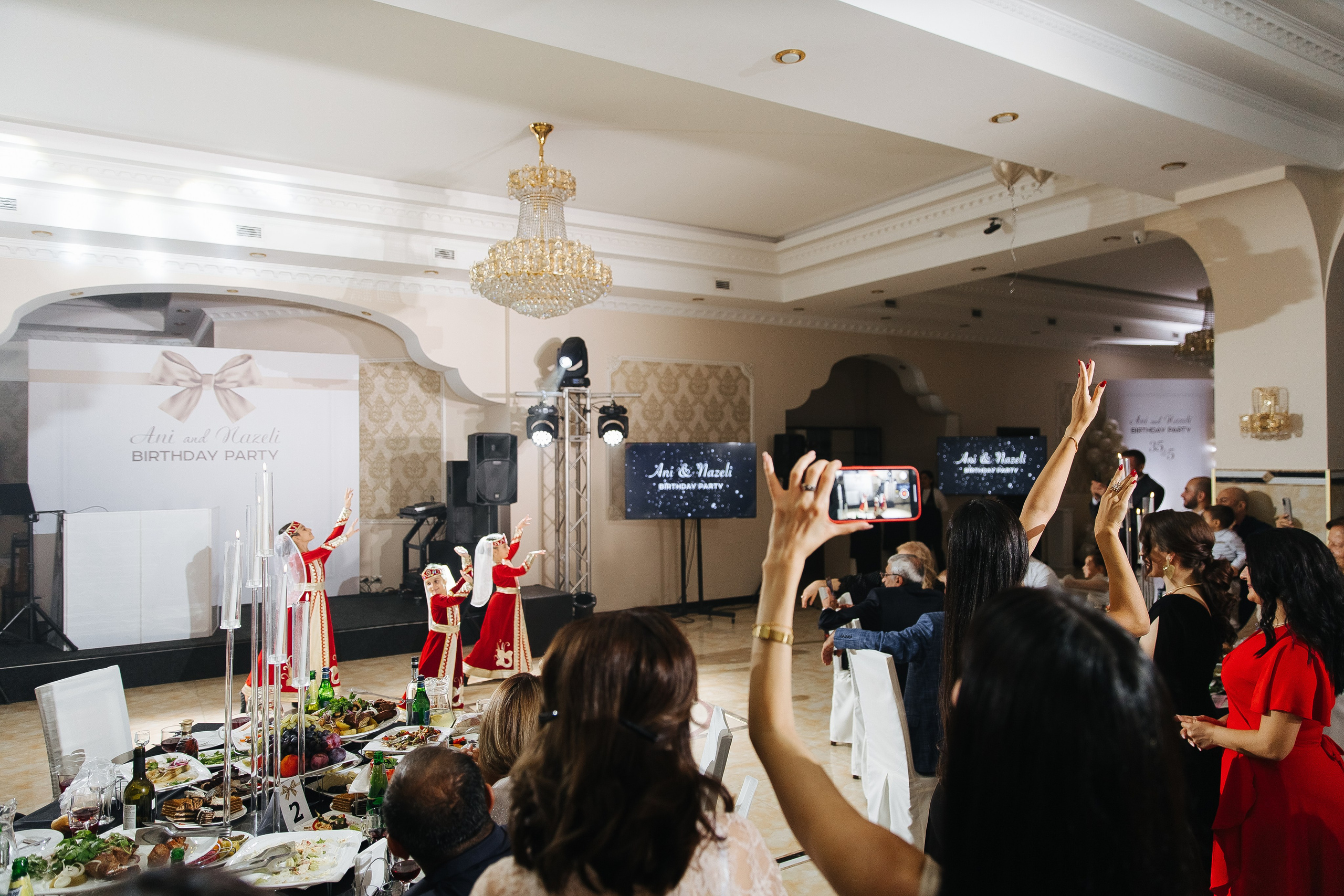 Ани и Назели. 35&5 День рождения, «Янтарь». Фотограф в Красноярске Надежда Воскресенская