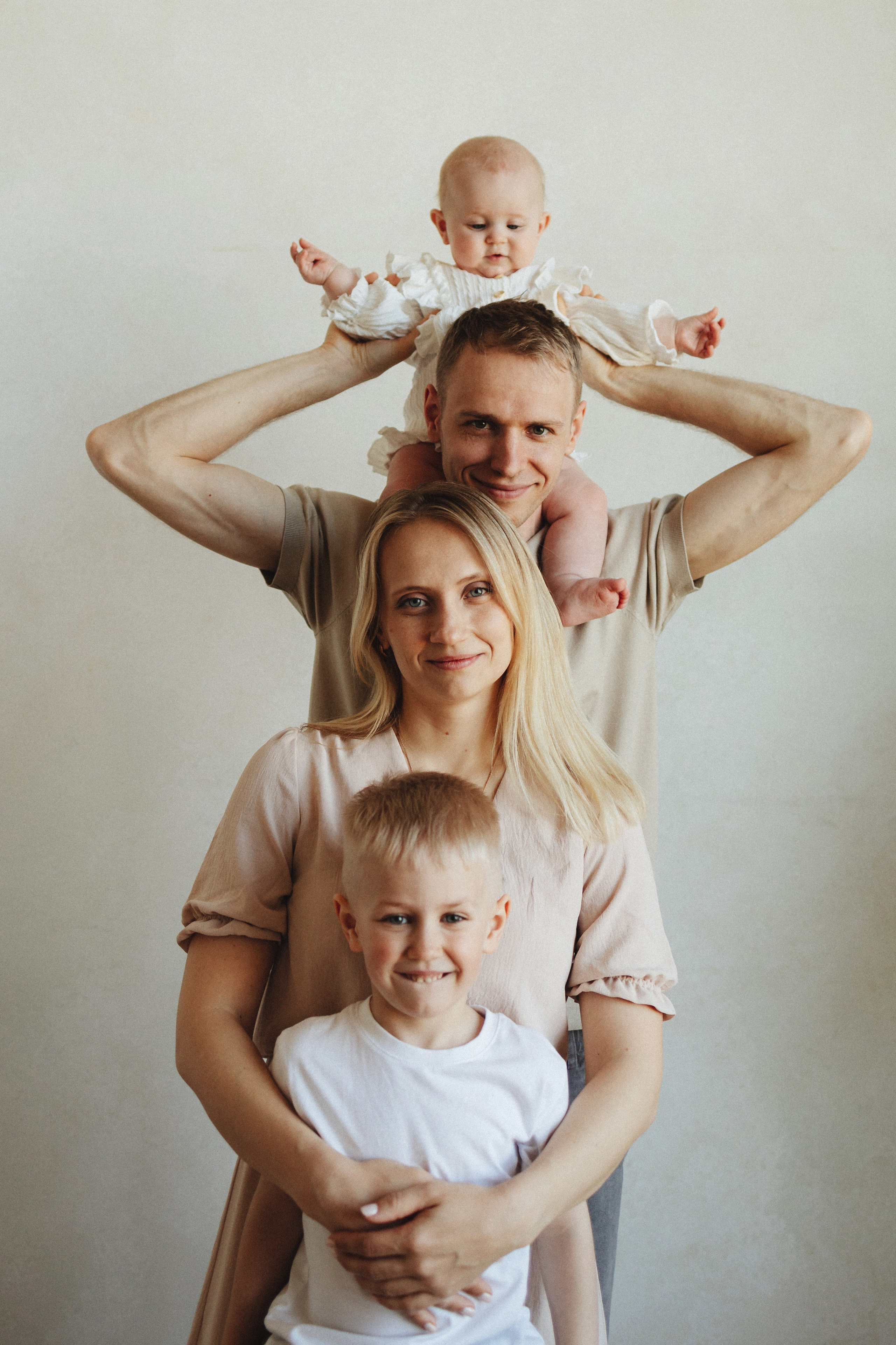 СЕМЬЯ студийная. СЕМЕЙНЫЙ фотограф Краснодар Анастасия Михайлова