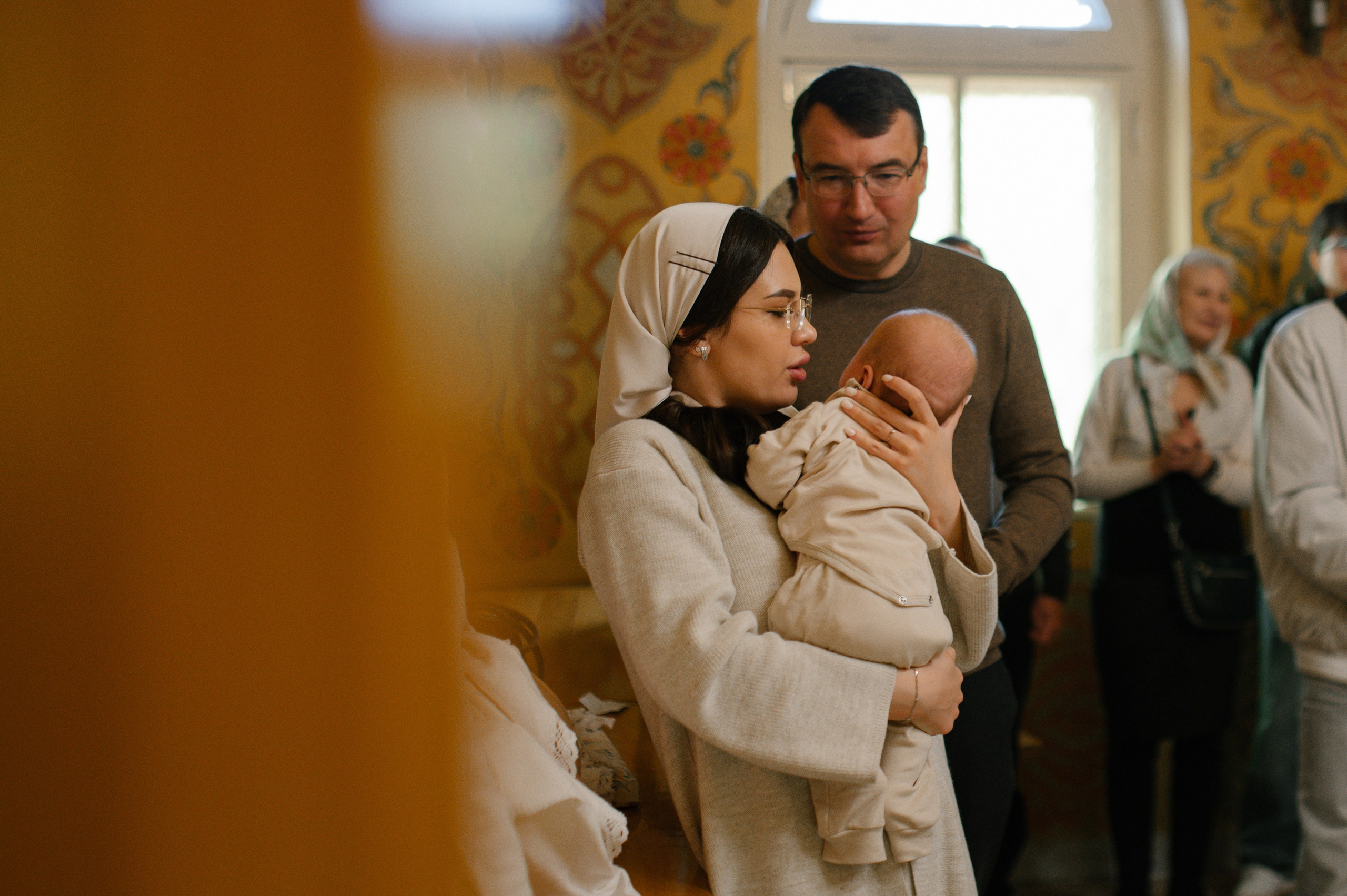 Крещение в Храме Воздвижения Креста Господня в Алтуфьеве. Семейный и свадебный фотограф в Москве Татьяна Николаева