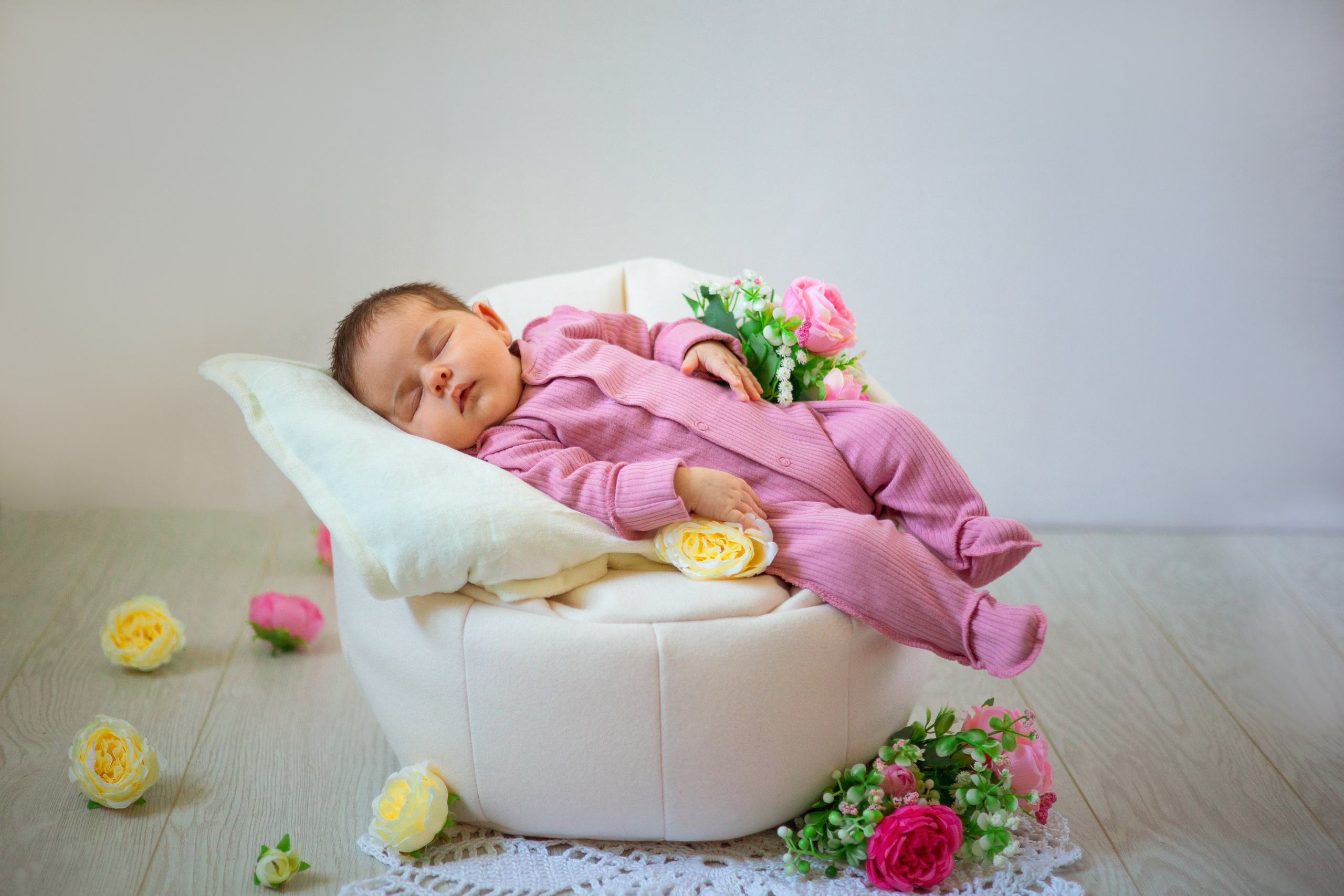 Маша с цветами. Семейный и детский фотограф в Михайловке Татьяна Лестьева