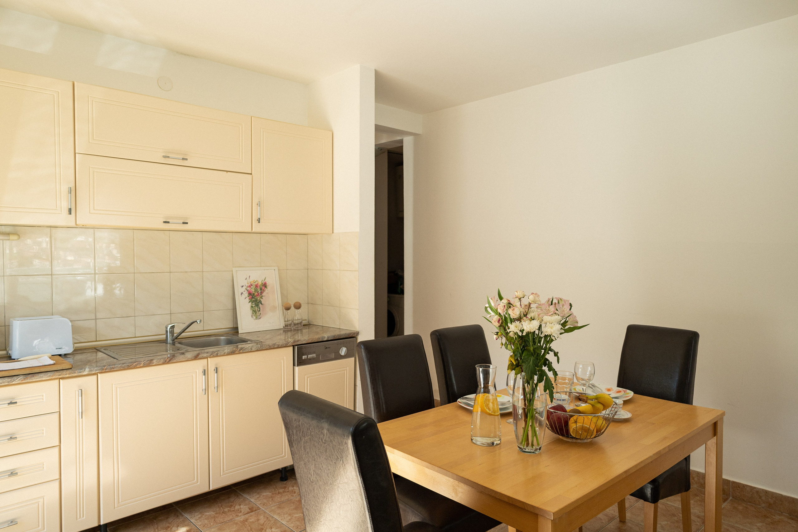 Private apartment for rent. Fotograf u Crnoj Gori-porodično fotografisanje sa djecom, lovestory, nekretnine