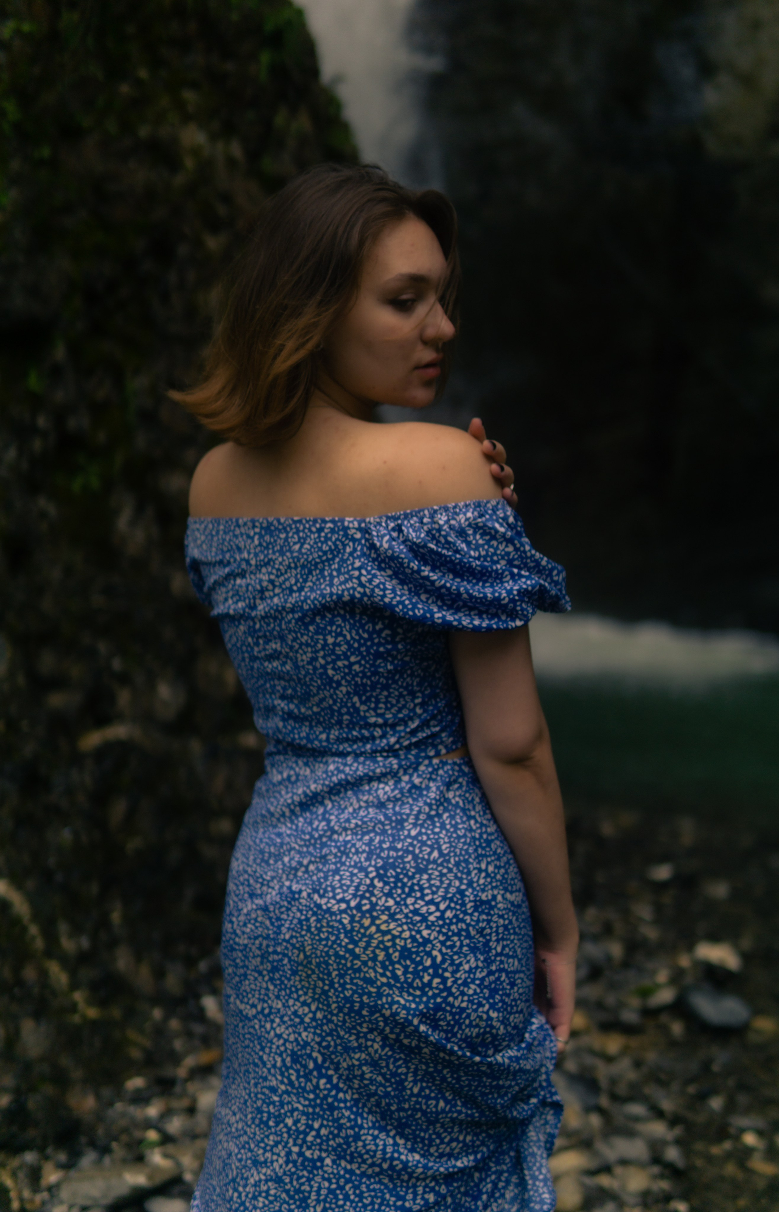 Алина на водопаде. Главная