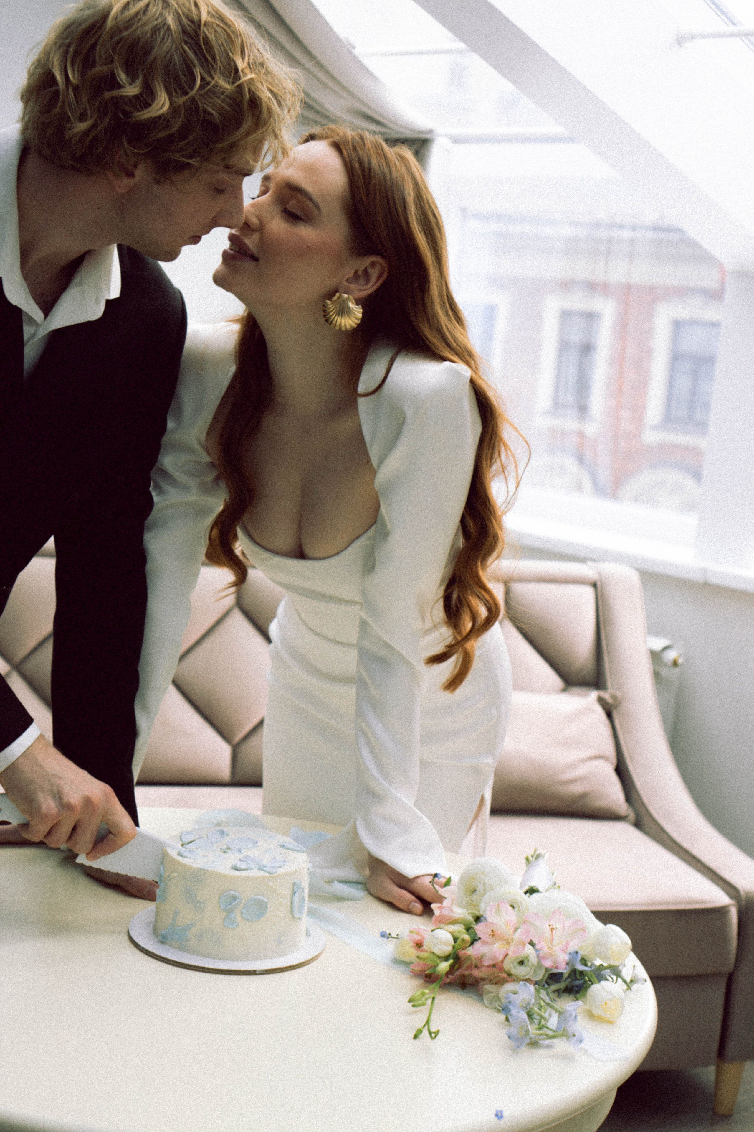 СВАДЕБНАЯ СЬЕМКА В ОТЕЛЕ. СБОРЫ ЖЕНИХА И НЕВЕСТЫ И ТАКЖЕ ТОР И ПОДГОТОВКА К ПРОГУЛКЕ. Профессиональный фотограф, Санкт-Петербург — Виктория Богомолова