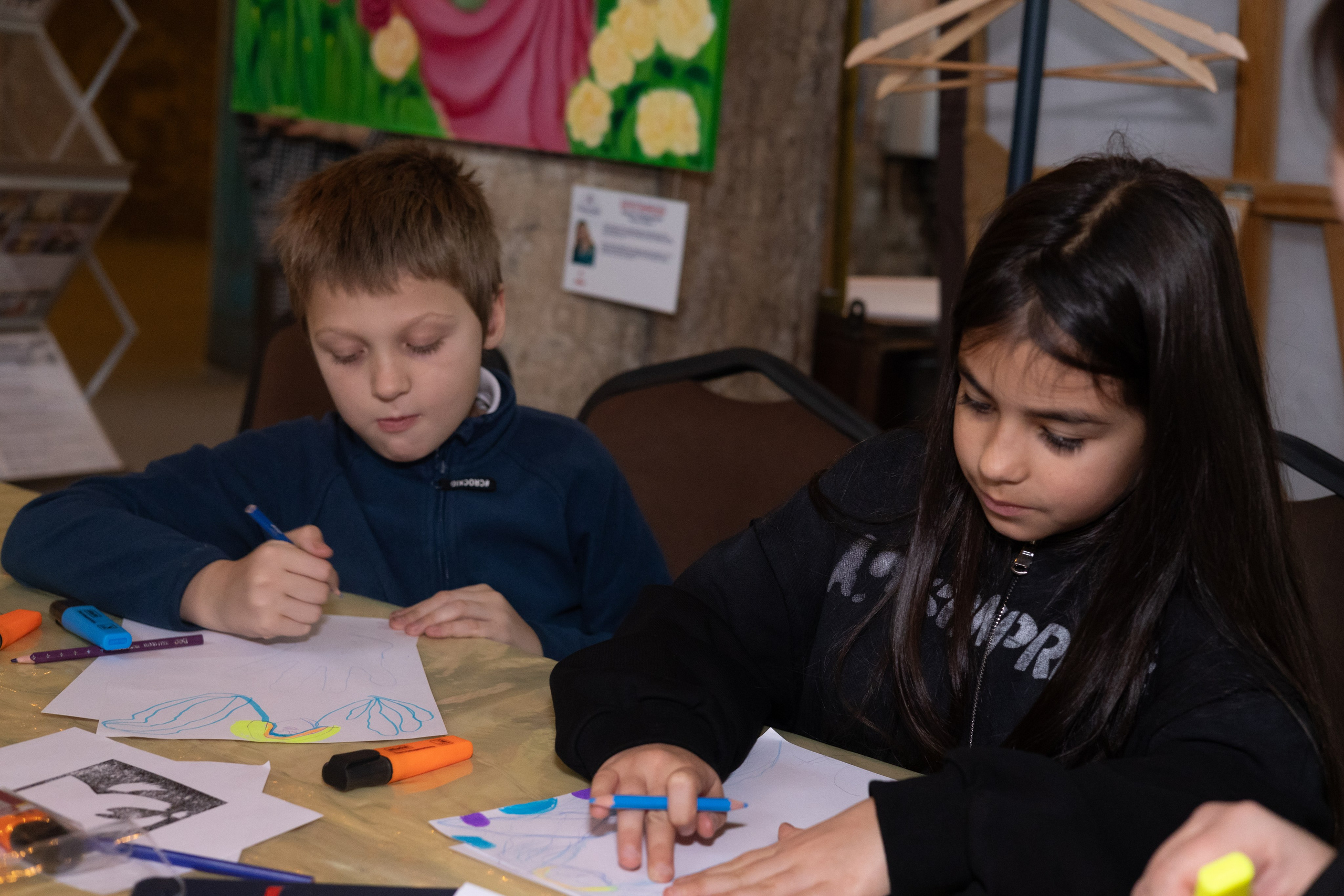 Выставка «АНГЕЛЫ МИРА». Фотограф Красноярск съемки лавстори, фотосессия в студии, портретная съемка, творческие фотосессии
