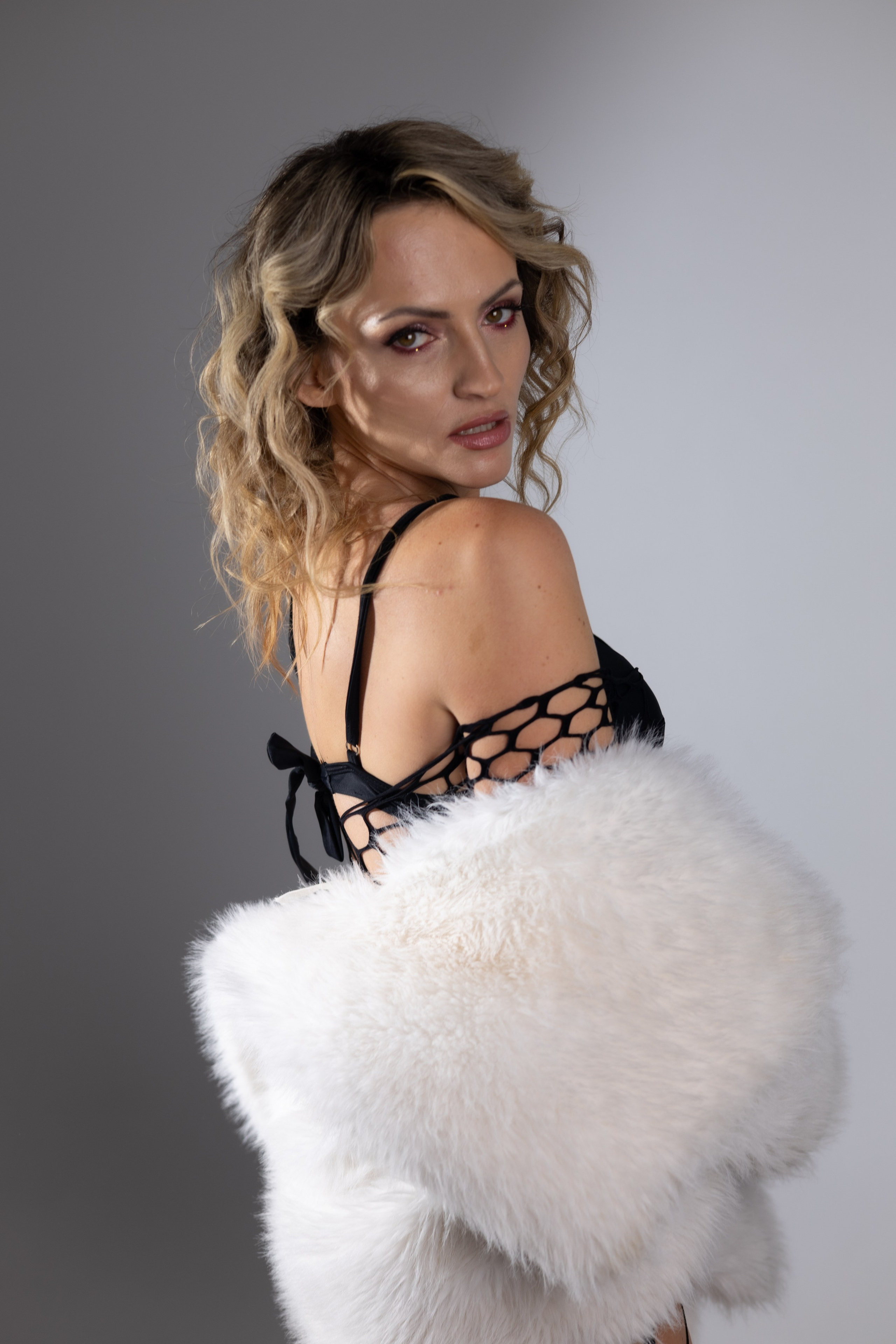 ВИКА ТВОРЧЕСКАЯ. Фотограф Красноярск съемки лавстори, фотосессия в студии, портретная съемка, творческие фотосессии