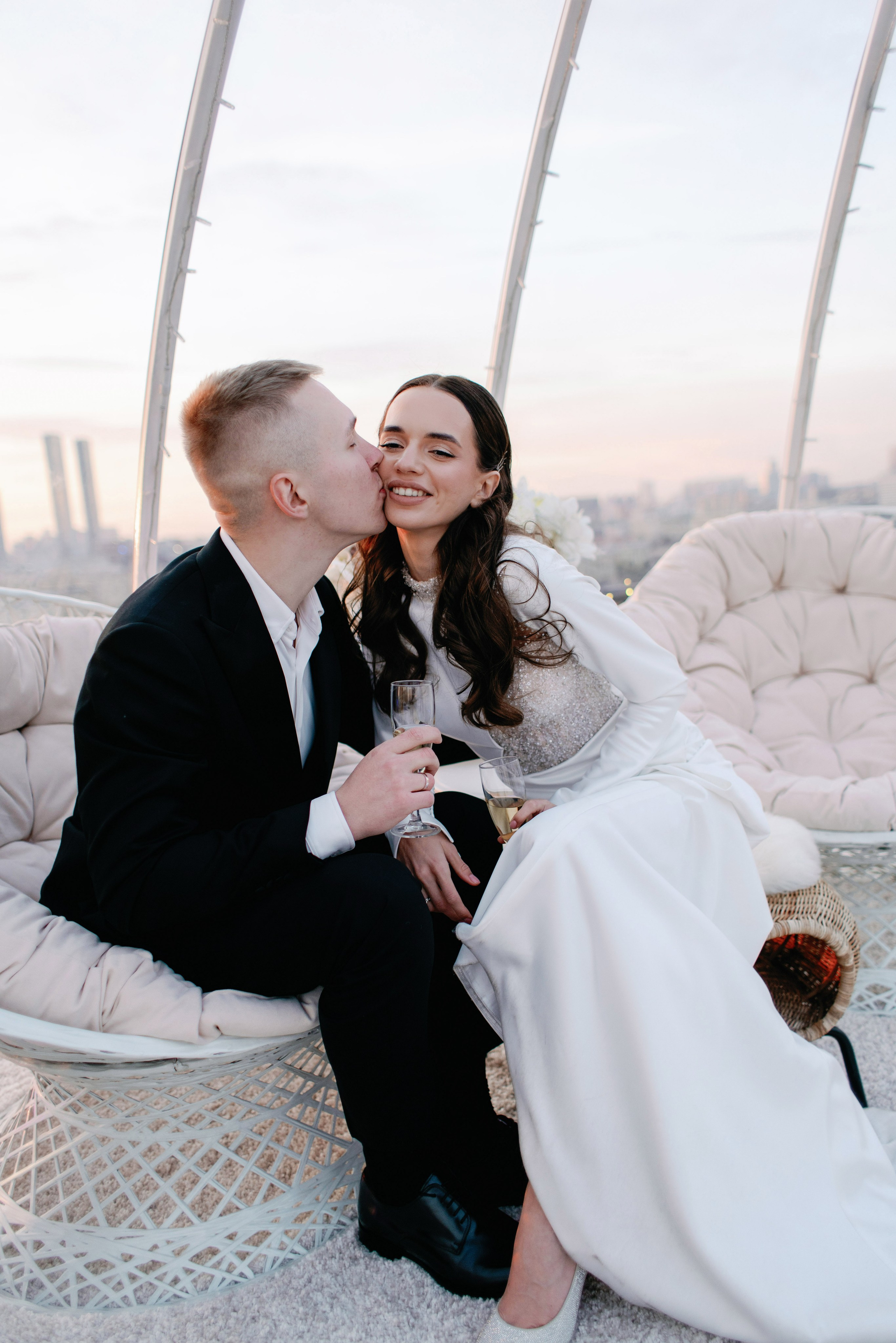 Свадьба для двоих в Москве, фотосессия на крыше, сборы, прогулка в Barvikha Luxury Village