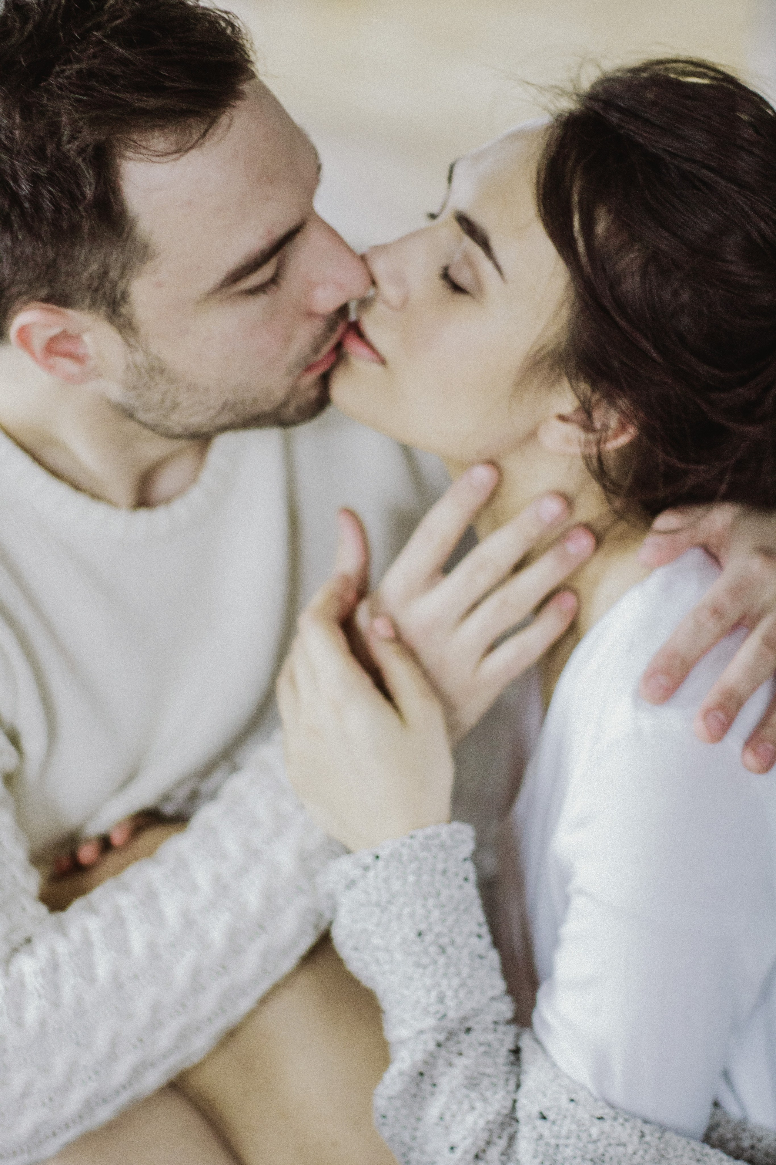 Уютная зимняя фотосессия для двоих дома