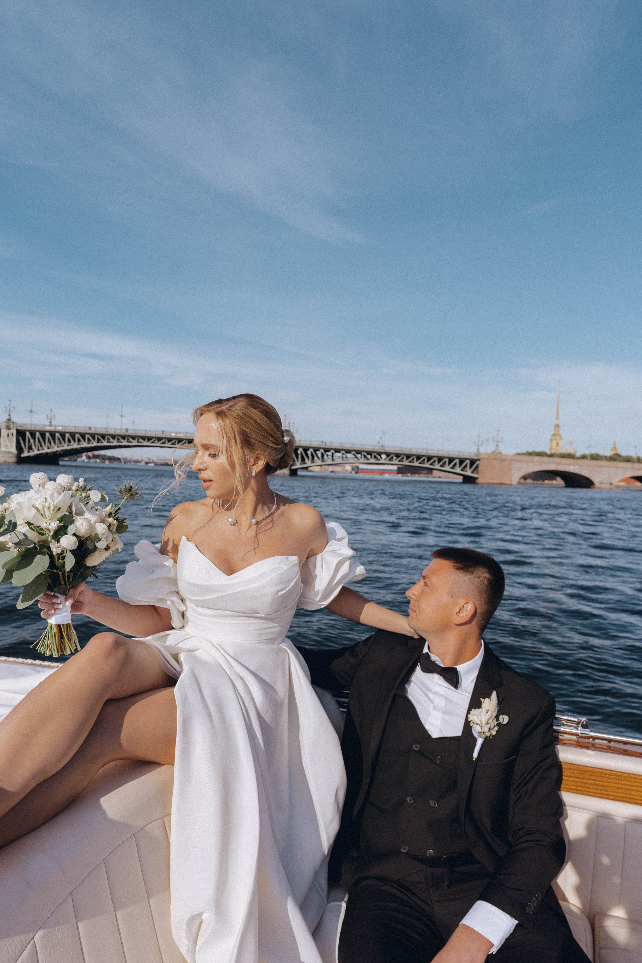 СВАДЕНБНАЯ СЬЕМКА НА КАТЕРЕ ПО КАНАЛАМ САНКТ-ПЕТЕРБУРГА И В АКВАТОРИИ НЕВЫ. Профессиональный фотограф, Санкт-Петербург — Виктория Богомолова