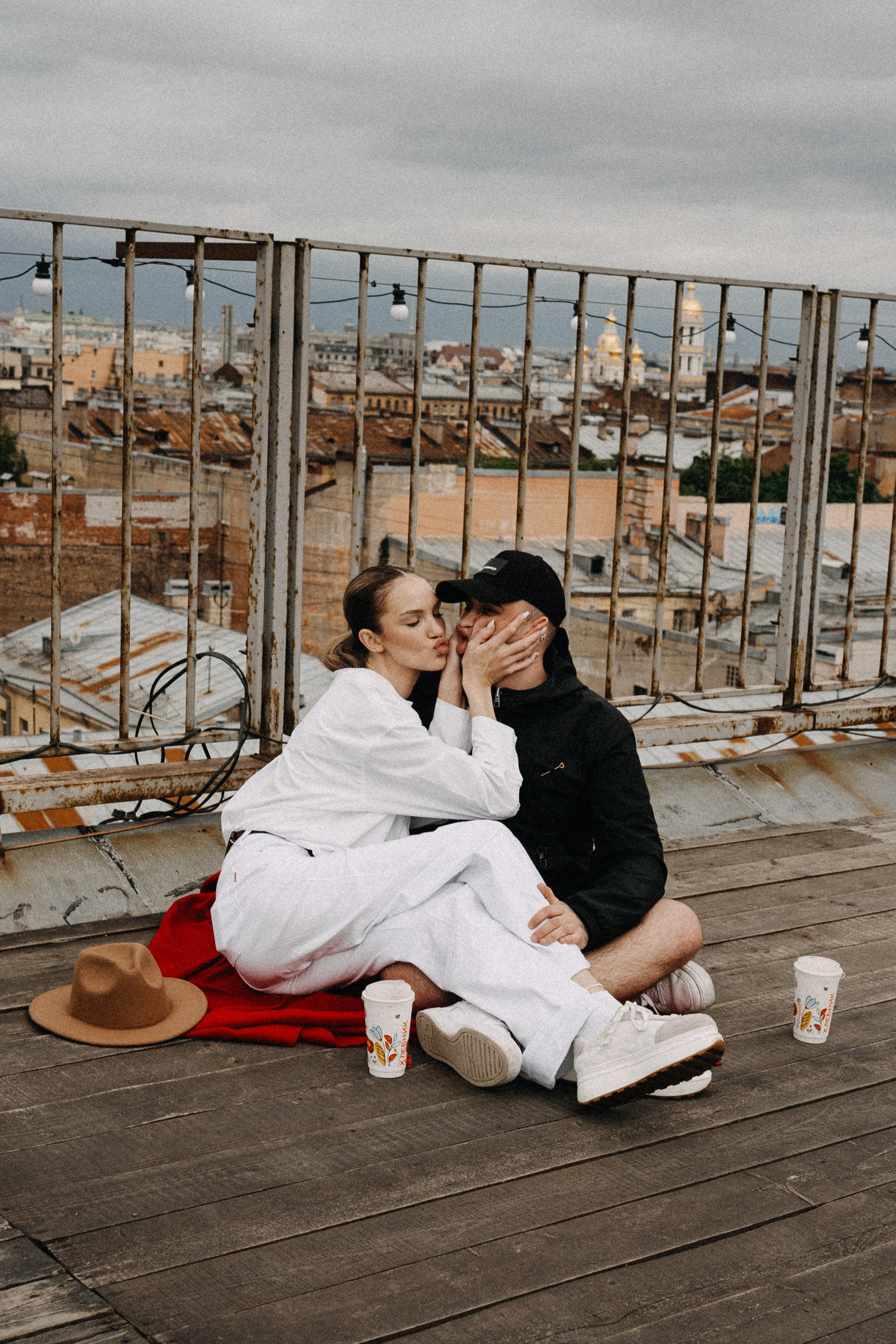 МЫ ГУЛЯЛИ ПРО КРЫШАМ ПИТЕРА. Профессиональный фотограф, Санкт-Петербург — Виктория Богомолова