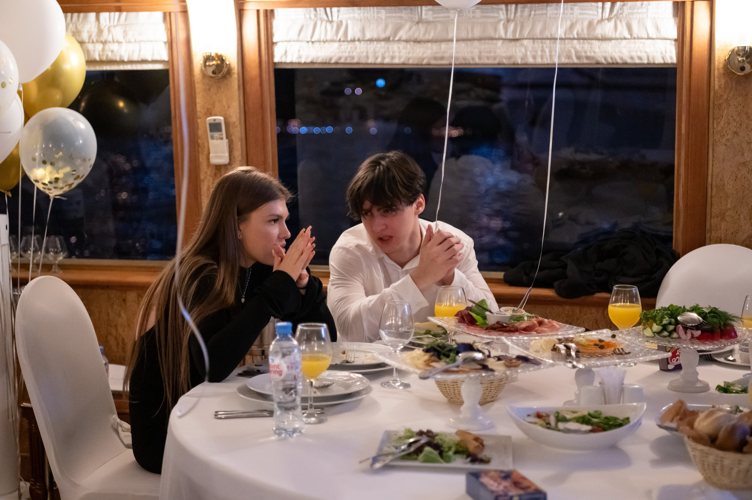 Выпускной вечер 11 класс на теплоходе. Детский и семейный фотограф г. Москва Оксана Катаджи