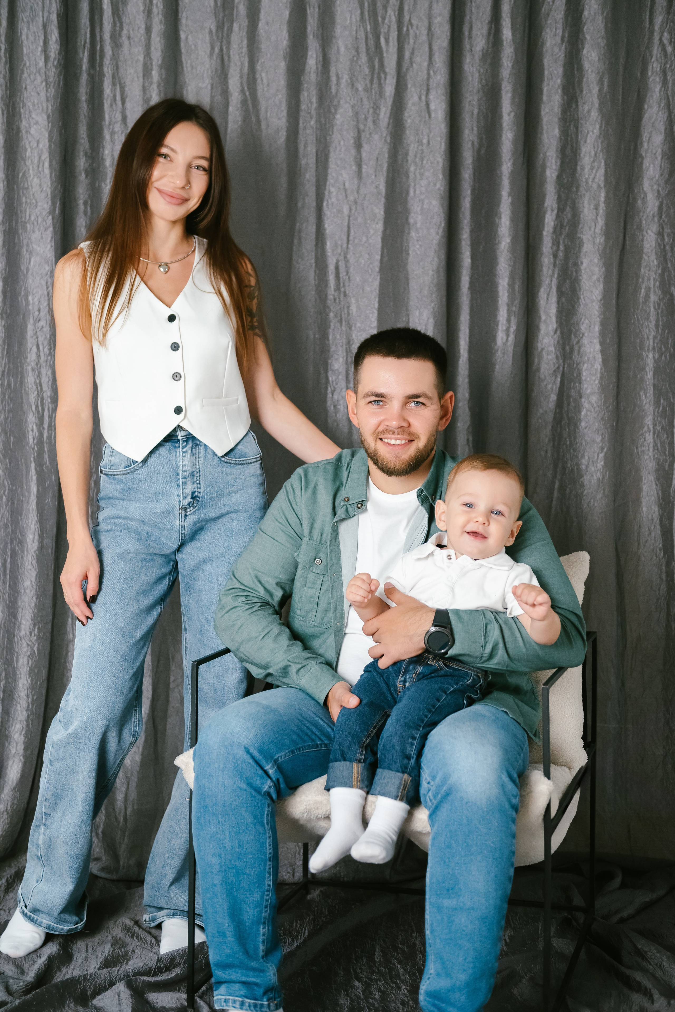 Семейная фотосессия в студии WOOD Кемерово
