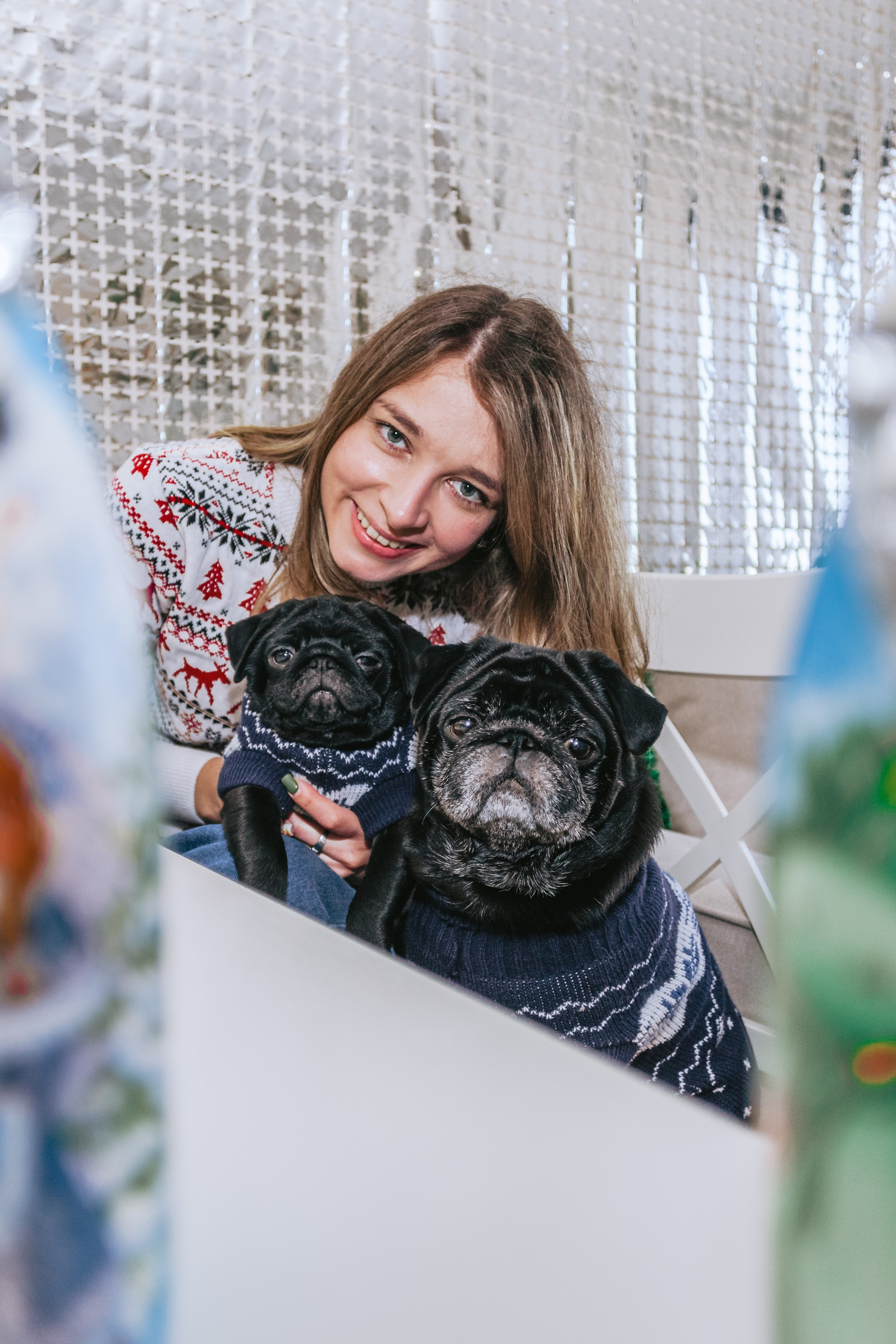 Домашняя фотосессия Оли и двух ее мопсов. Фотограф-анималист Татьяна Степанова