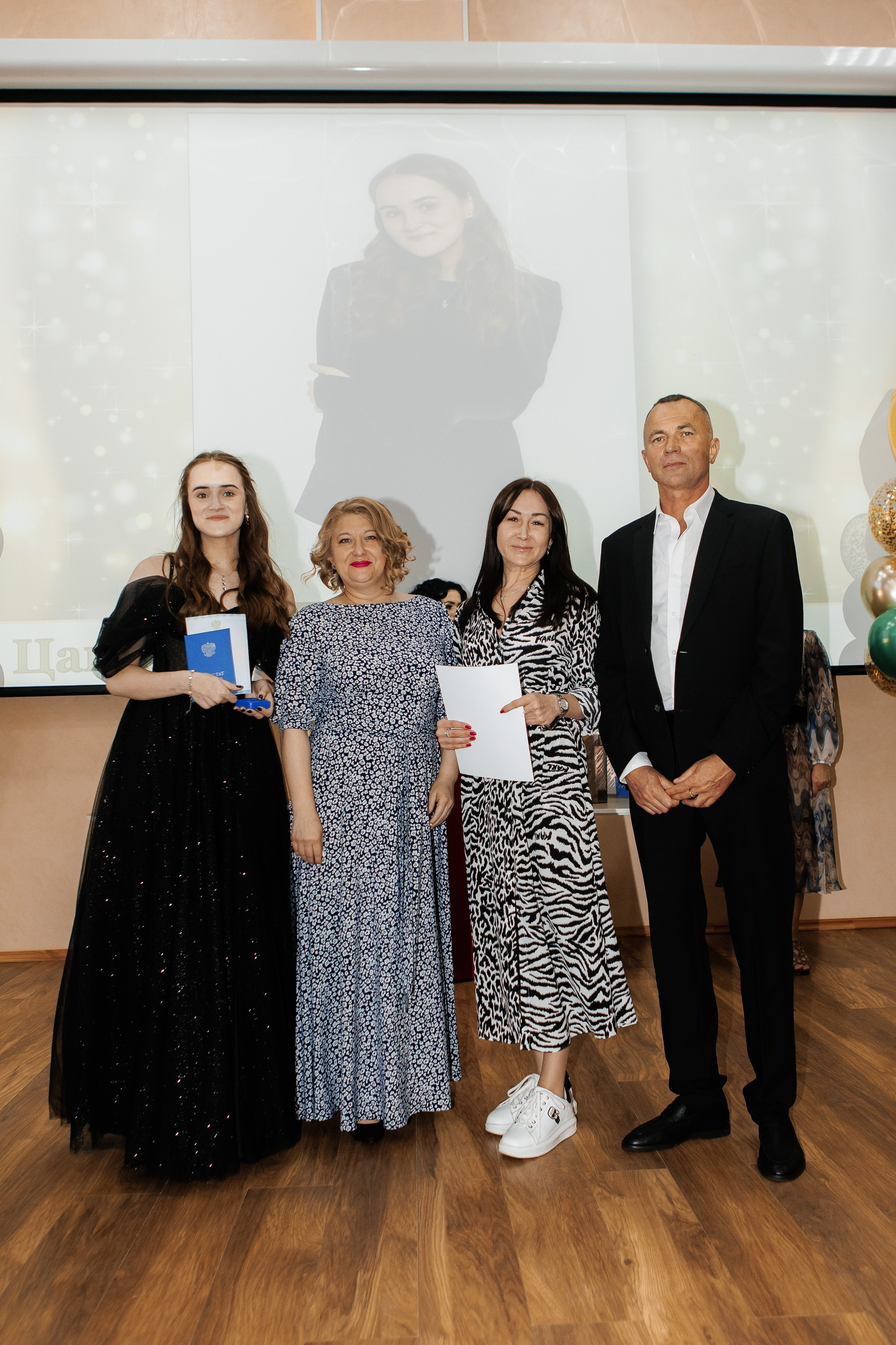 Выпускной Гимназия 12 2024 г. Свадебный и портретный Фотограф в Липецке Дмитрий Котюков