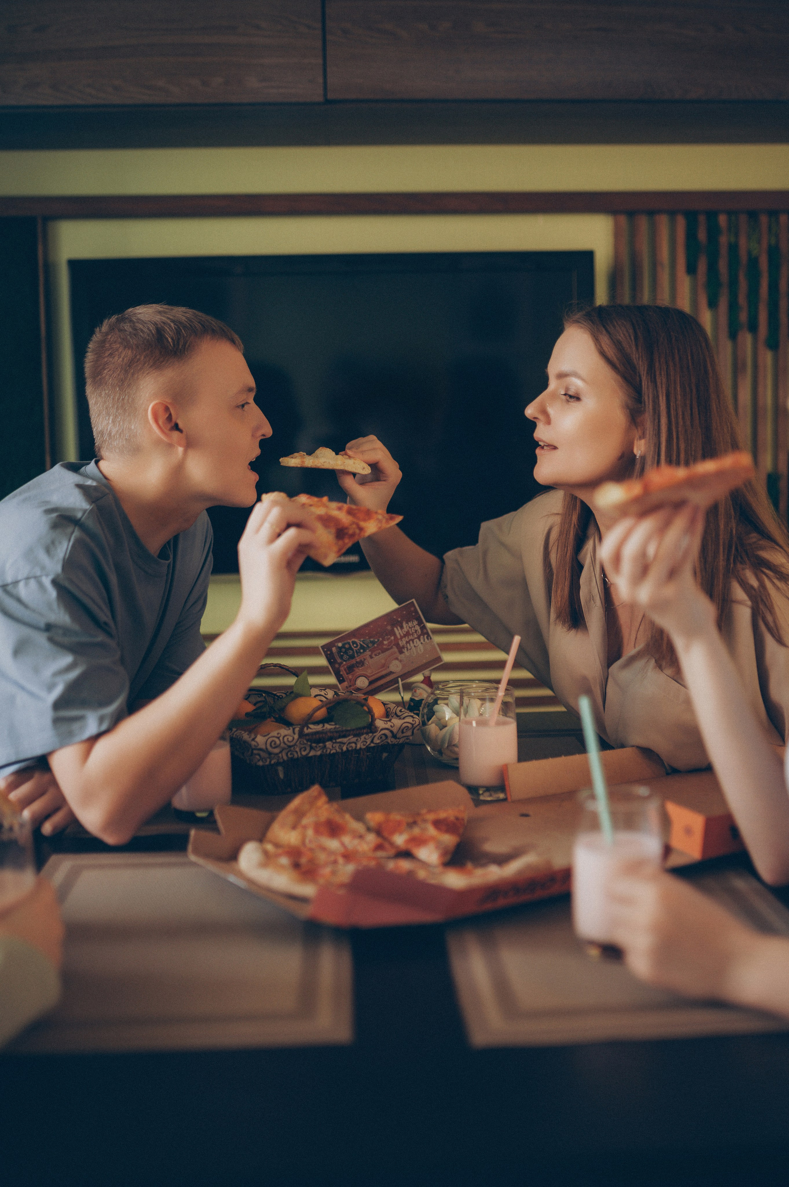Тася, Соня, Женя и Илья (новогодняя домашняя). Фотограф, г. Лесной Свердловской области
