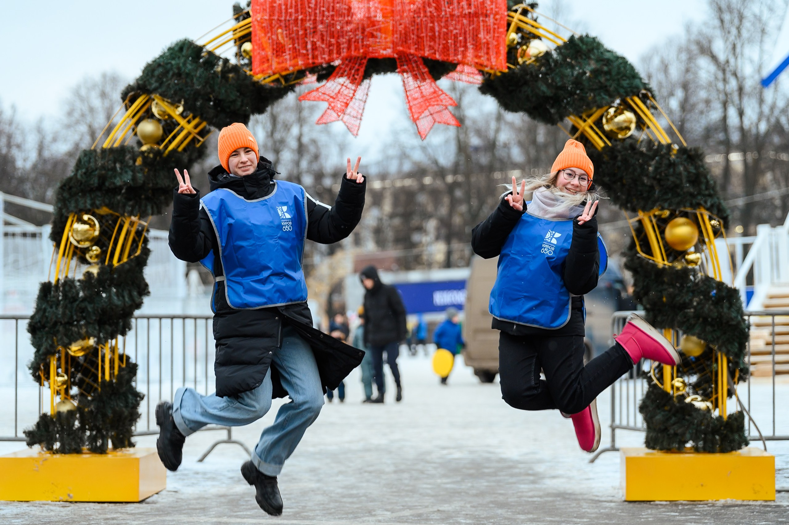 Новогодние волонтеры | Открытие Новогодней столицы Кирова 2025. Репортажный фотограф в Кирове Александр Лутошкин