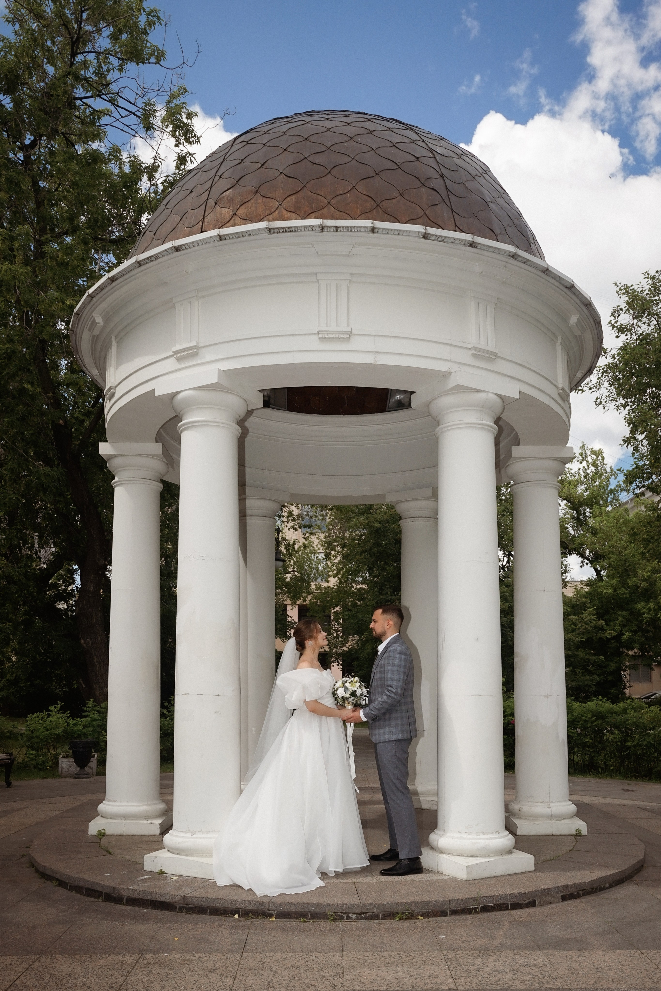 Свадебная фотосессия у оперного театра Екатеринбург