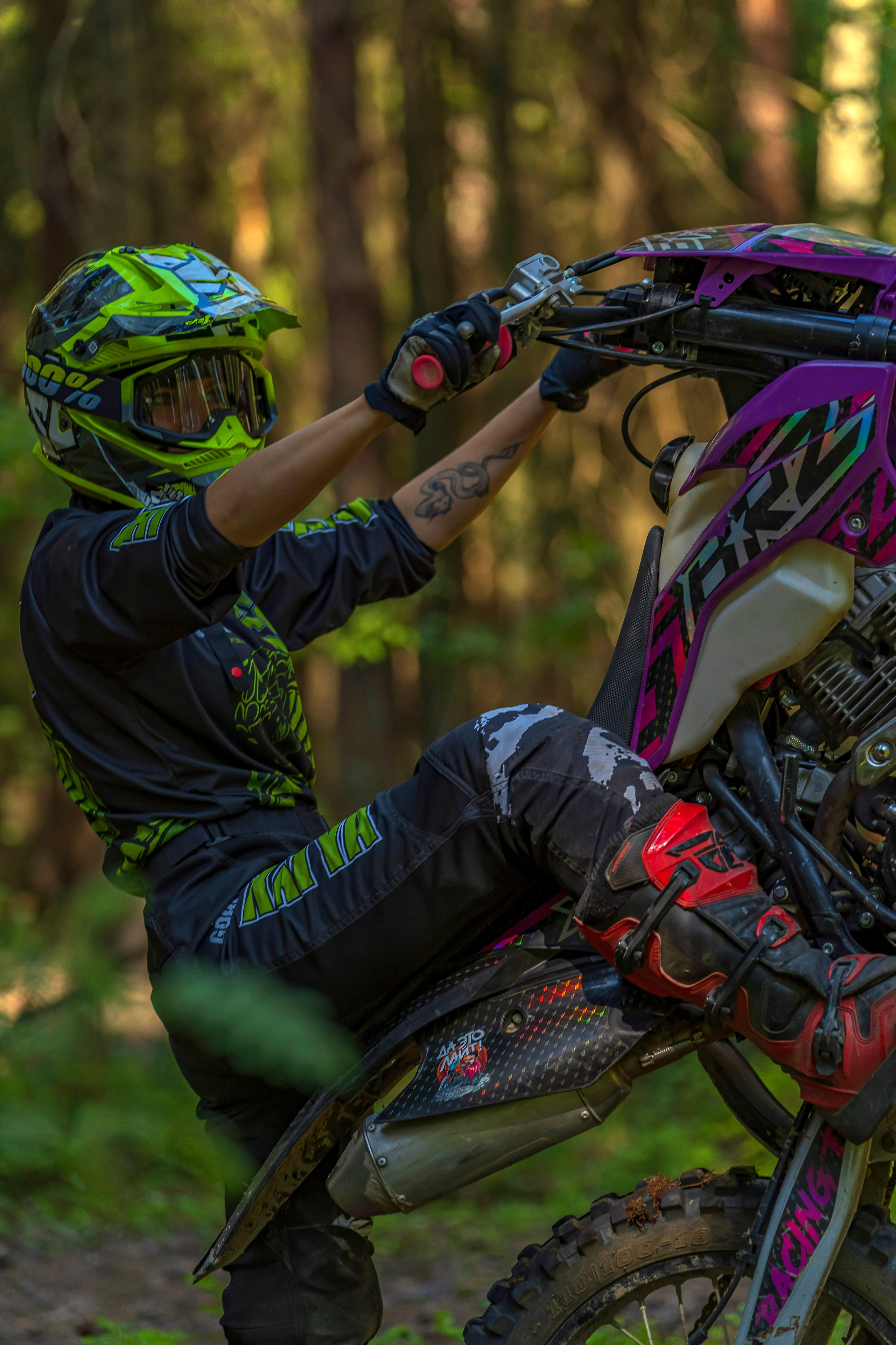 Катя Ли. Графический дизайнер Илья Левченко