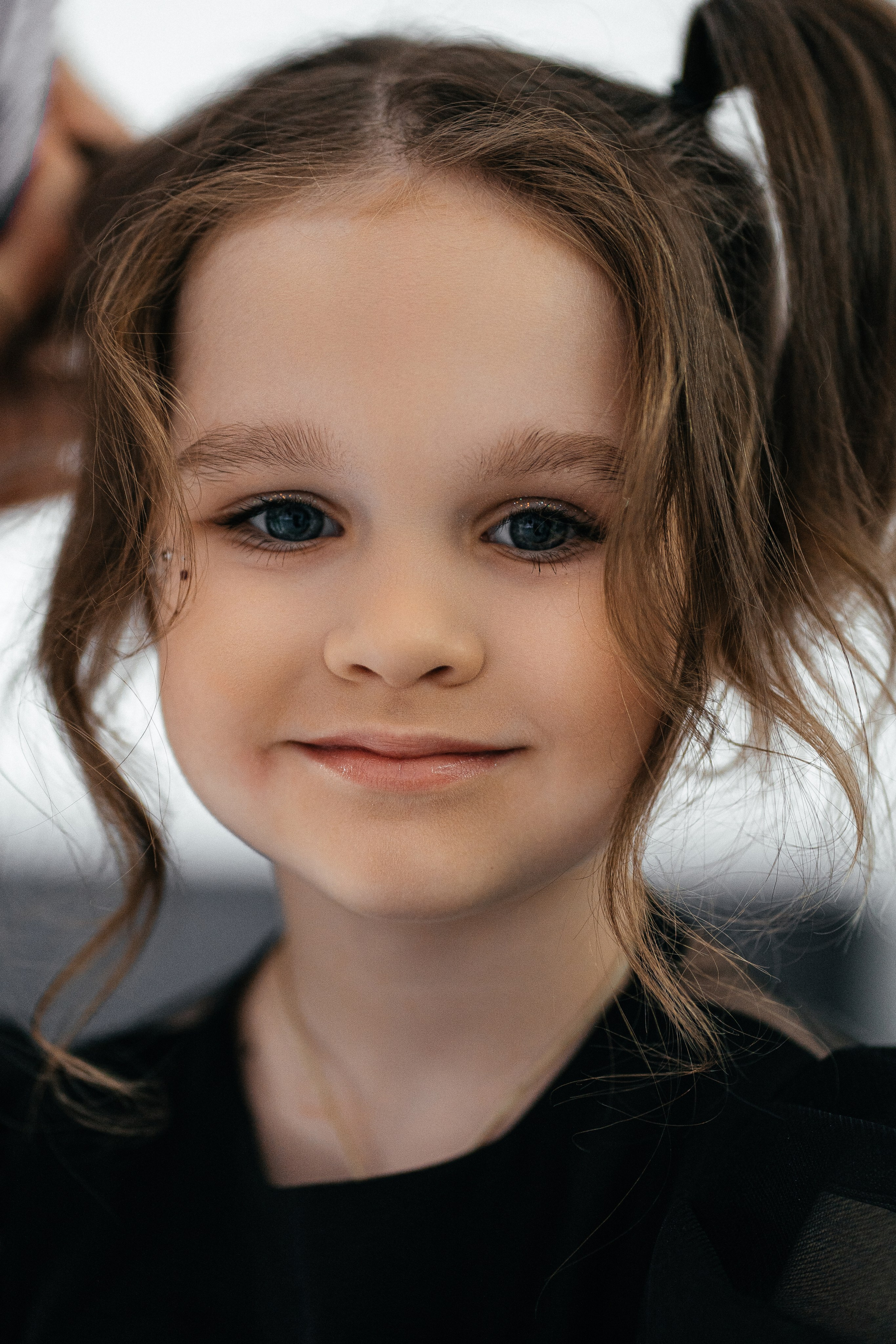 Фотосессия для девочки в платье. Фотограф Ким Наталья в Красноярске