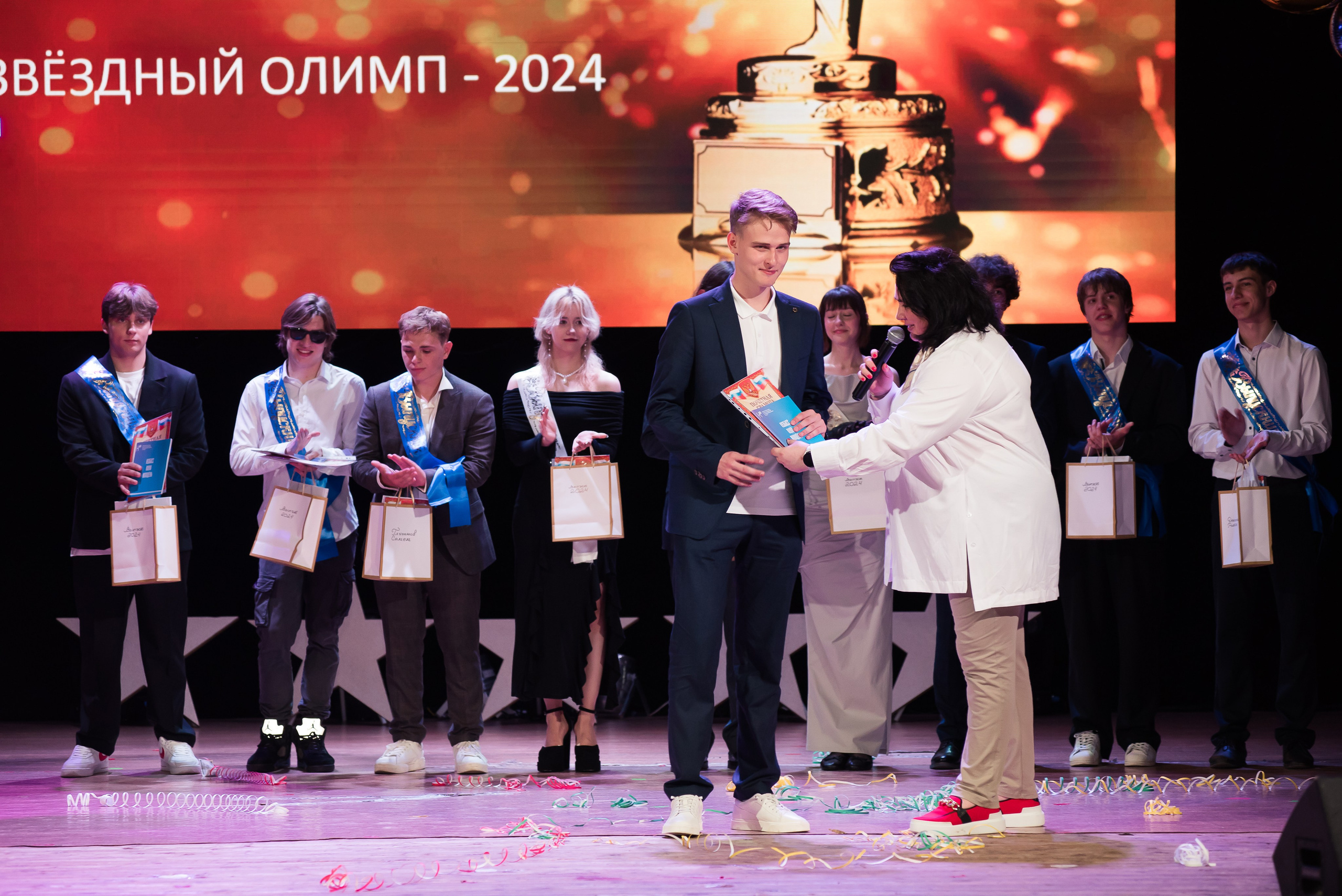 Выпуск 2024 Гимназия 1 Выпускной. Семейный и свадебный фотограф в Кемерово Кривцов Алексей