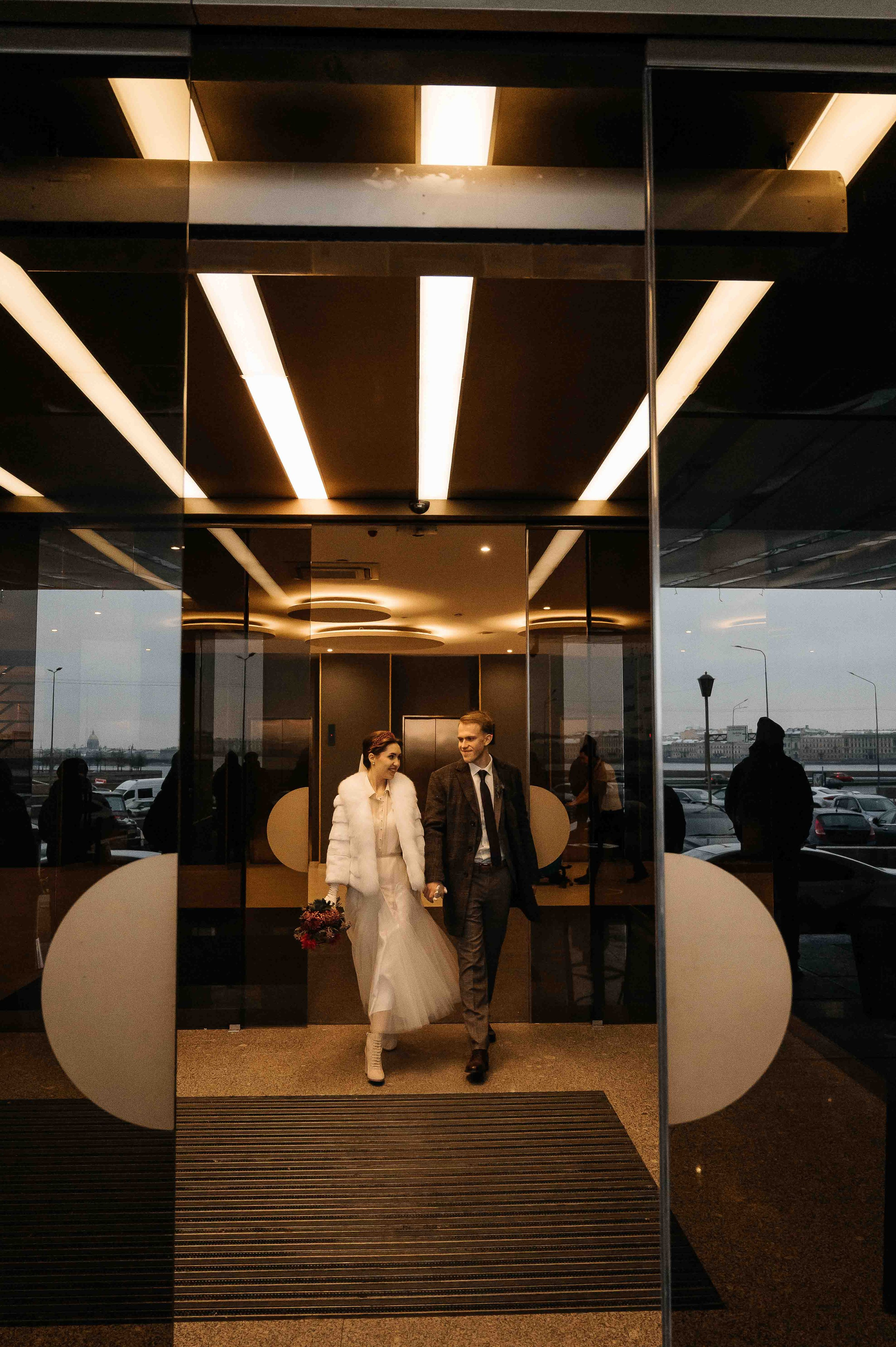 Утро невесты в гостинице. Свадебный и семейный фотограф в Котласе Никита Попов