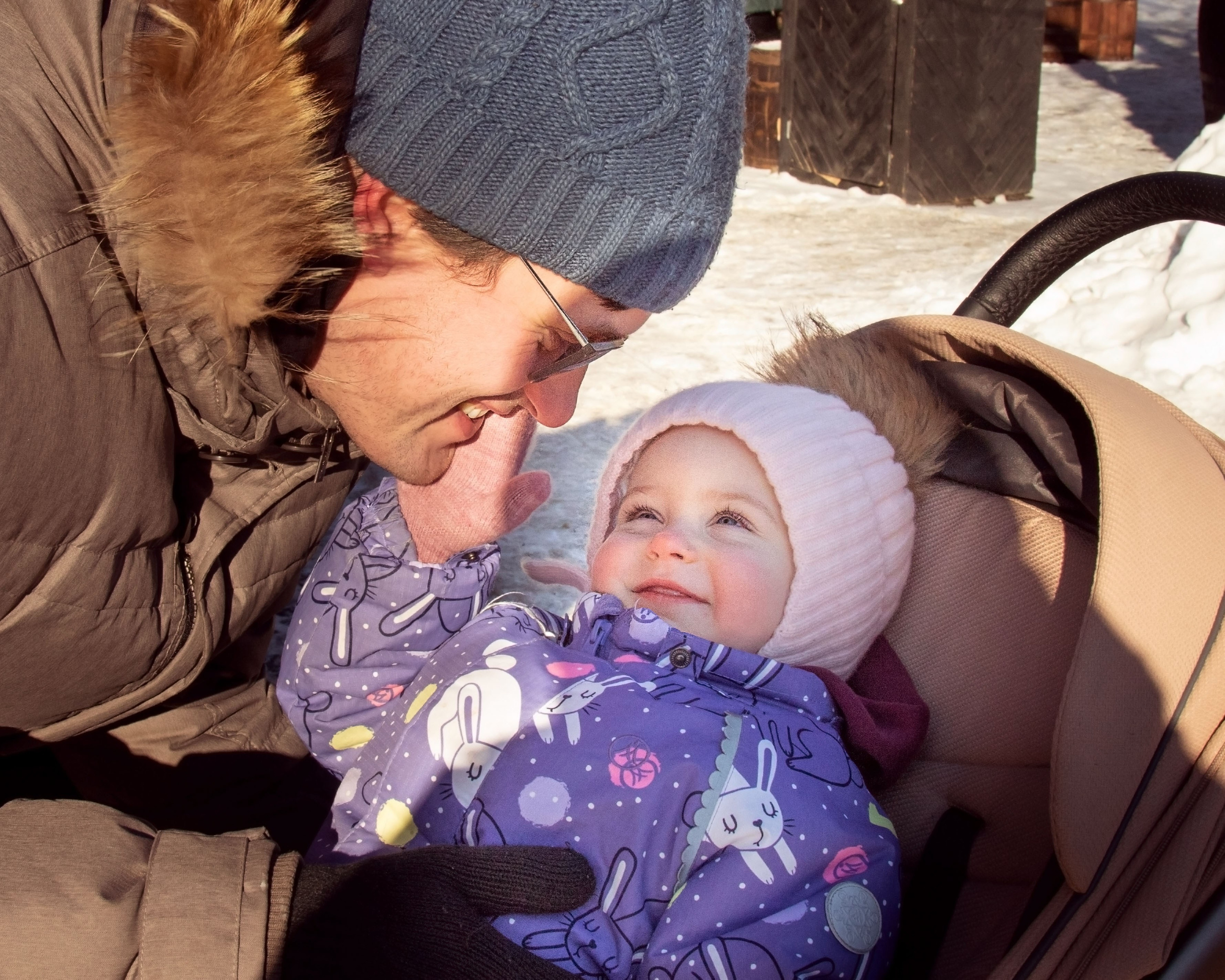 Папа и маленькая дочка