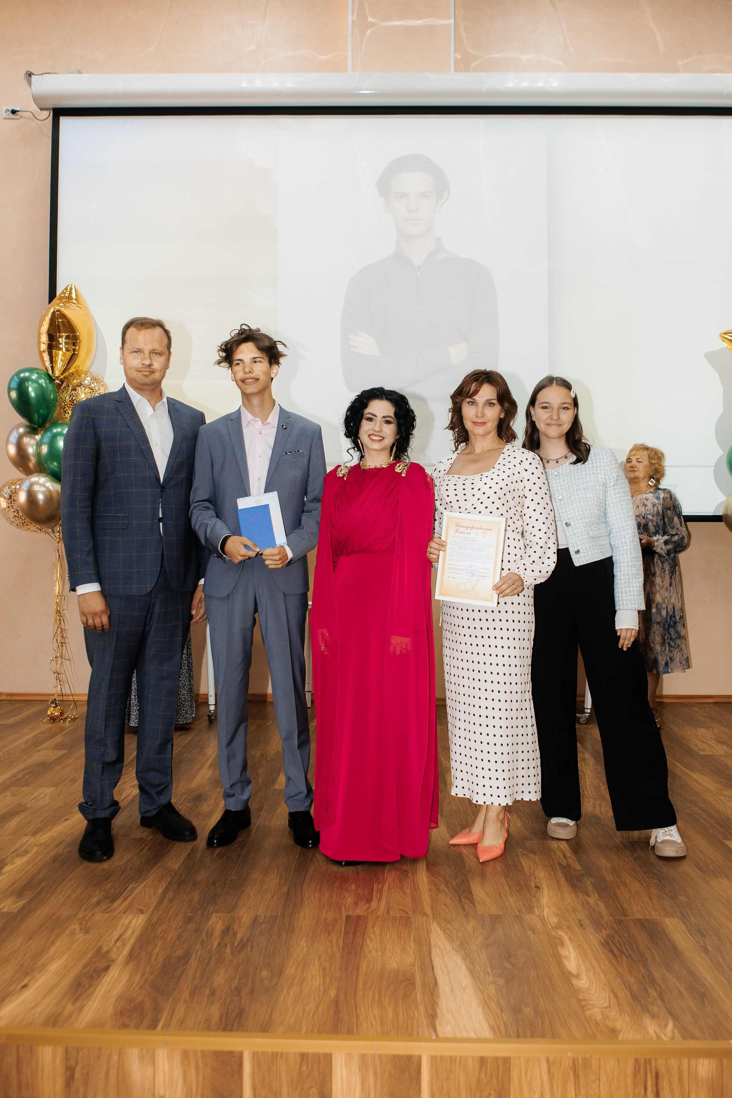 Выпускной Гимназия 12 2024 г. Свадебный и портретный Фотограф в Липецке Дмитрий Котюков