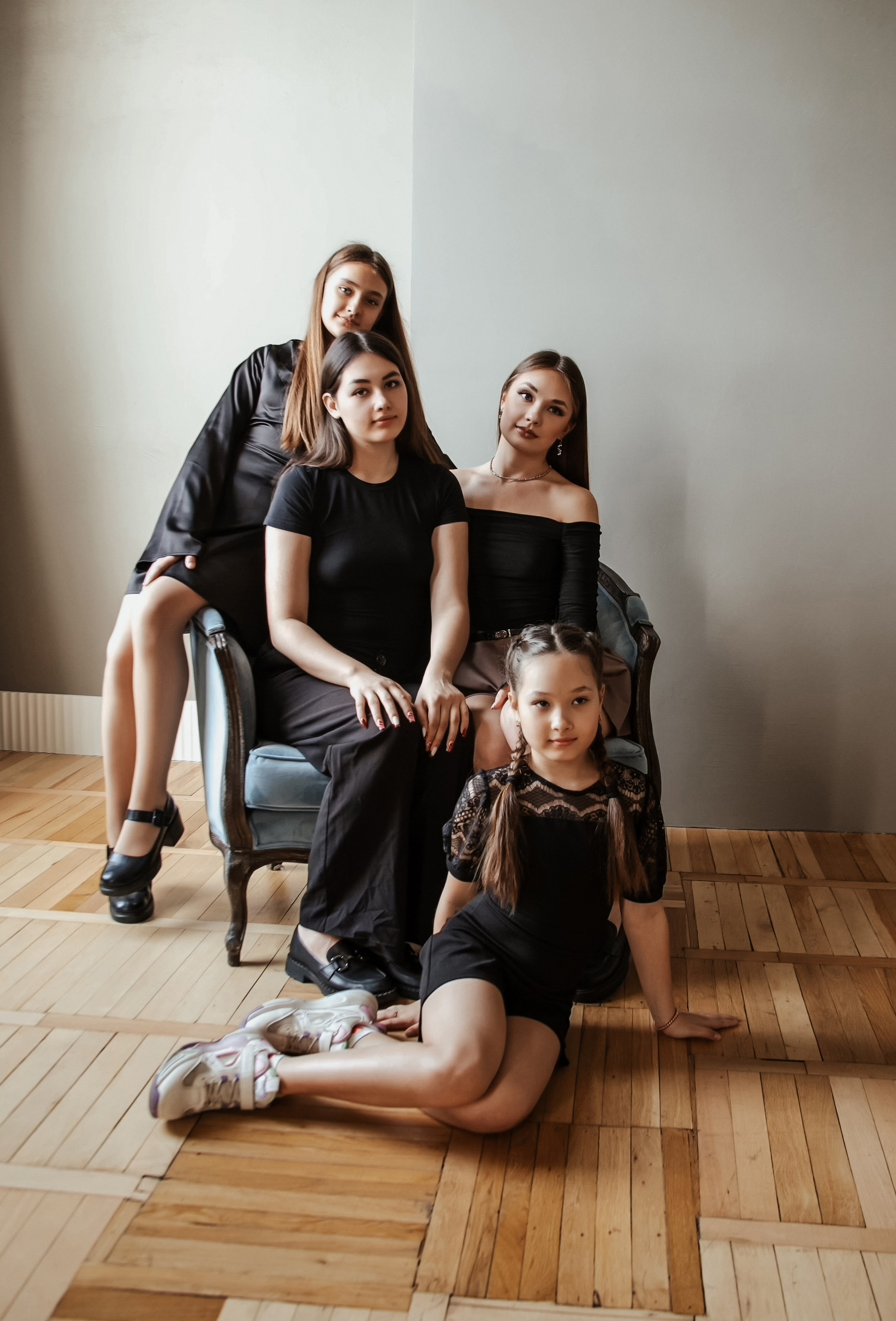 Женская линия семьи в четырёх поколениях. Фотостудия ПЕРФЕКТ. Мария Авджян Фотограф и видеограф Краснодар