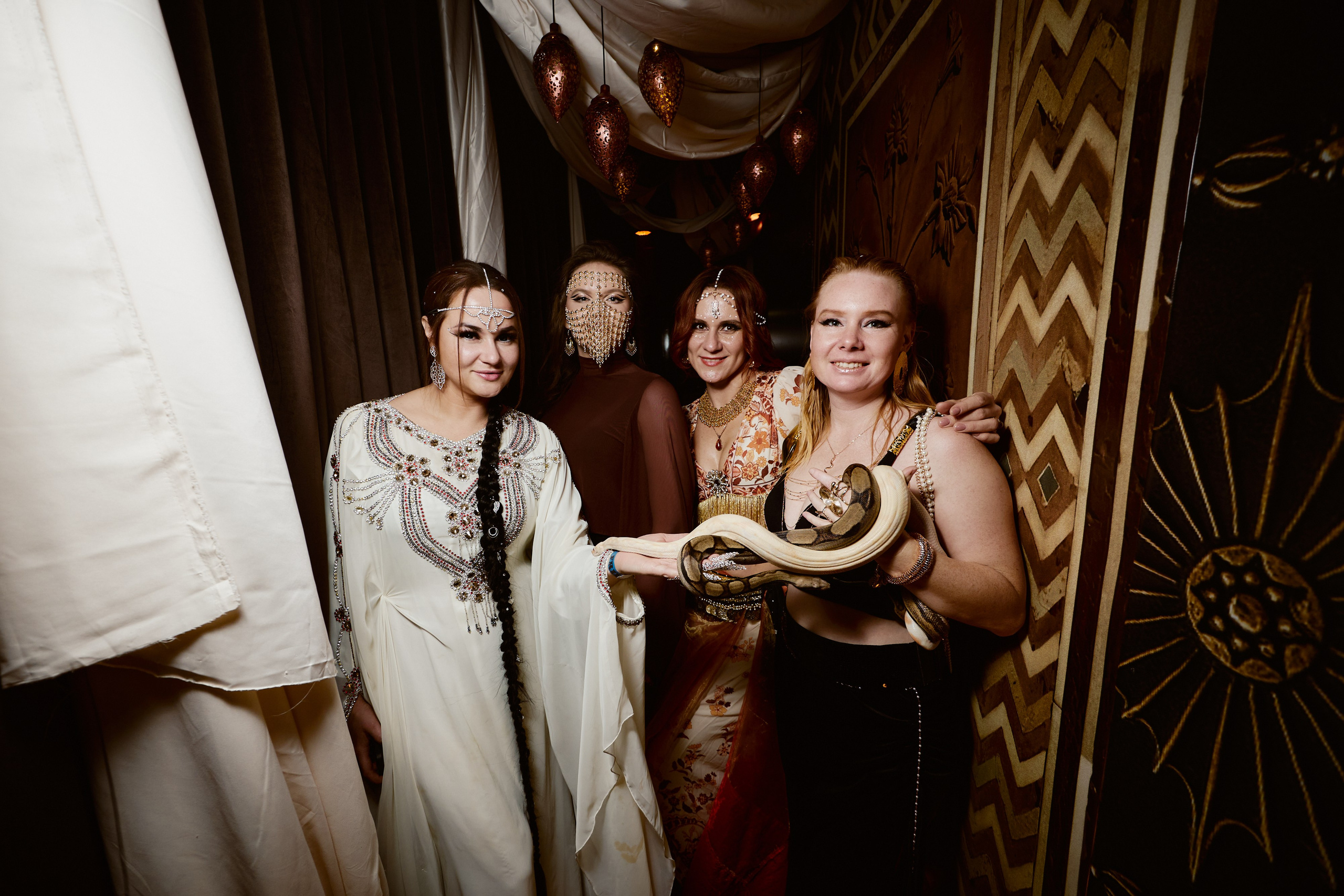 ILLEGAL FRIENDS MIRAGE. ФОТОГРАФ НА МЕРОПРИЯТИЕ ОТ СОЛЬ МЕДИА PRODUCTION