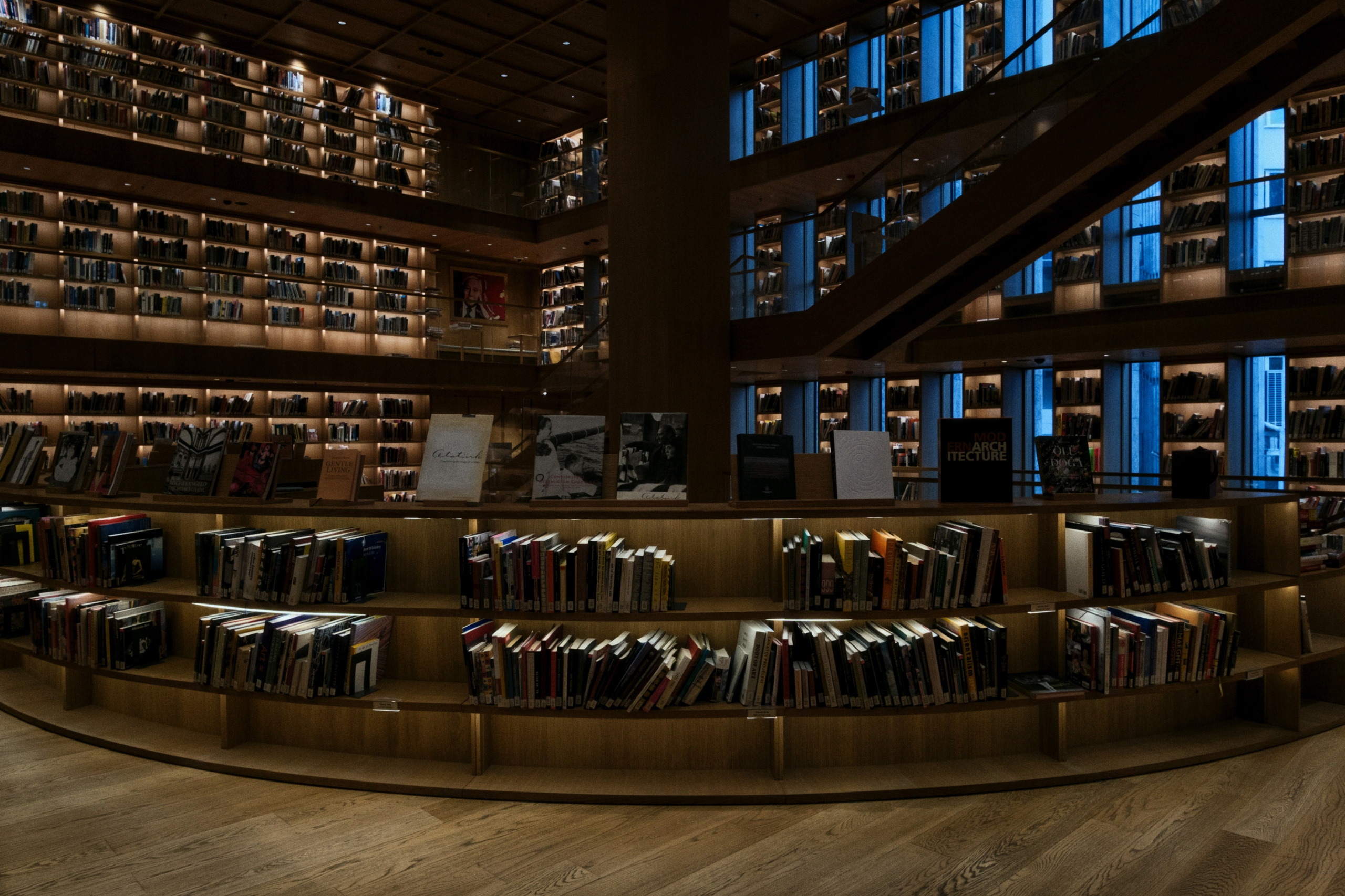 Beyoğlu x Karakoy, Istanbul / Türkey AW26. Фотограф Юрин Евгений