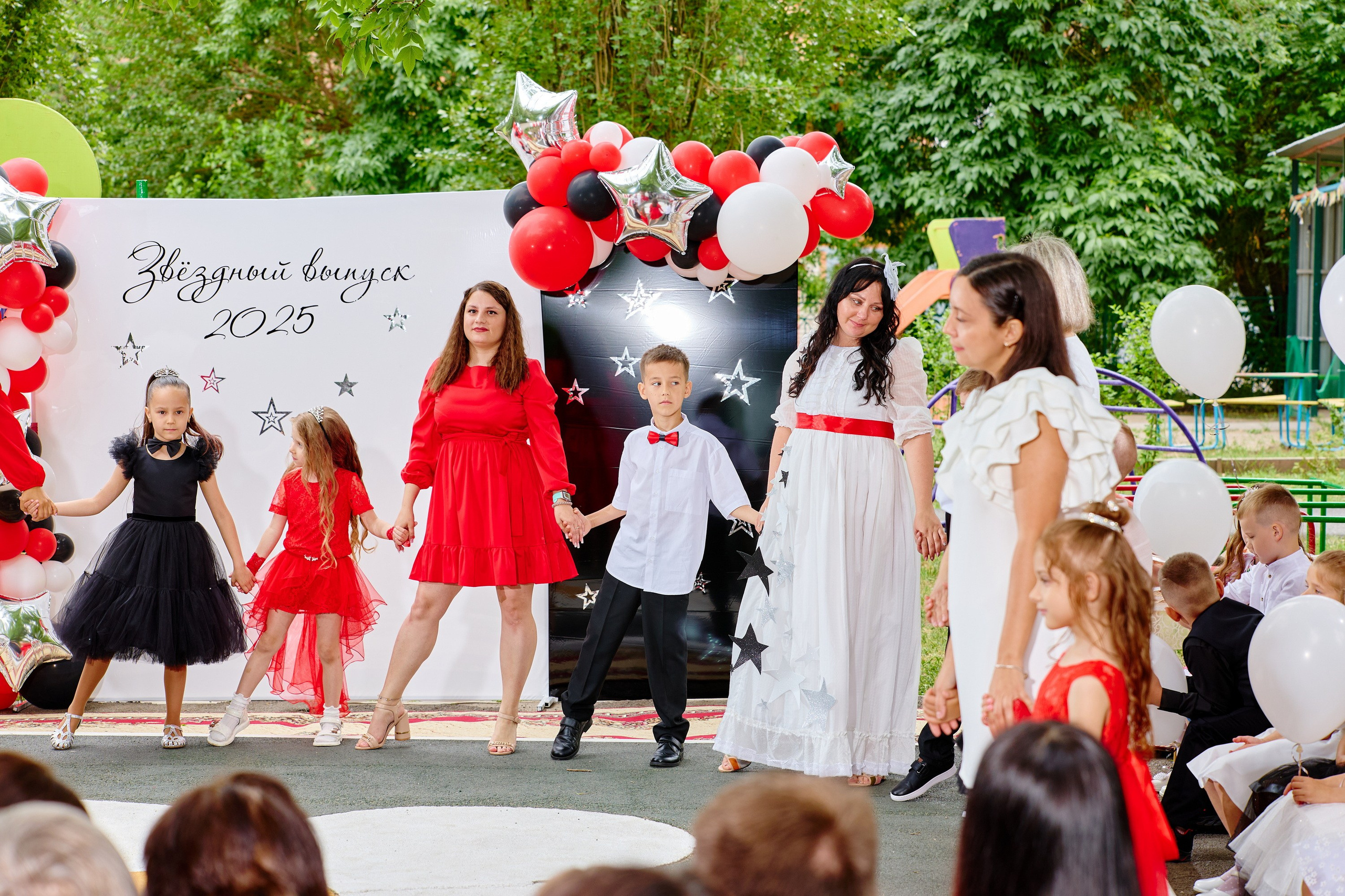 Выпускной 45 сад. Фотограф Выпускные альбомы Таганрог Сергей Коробченко