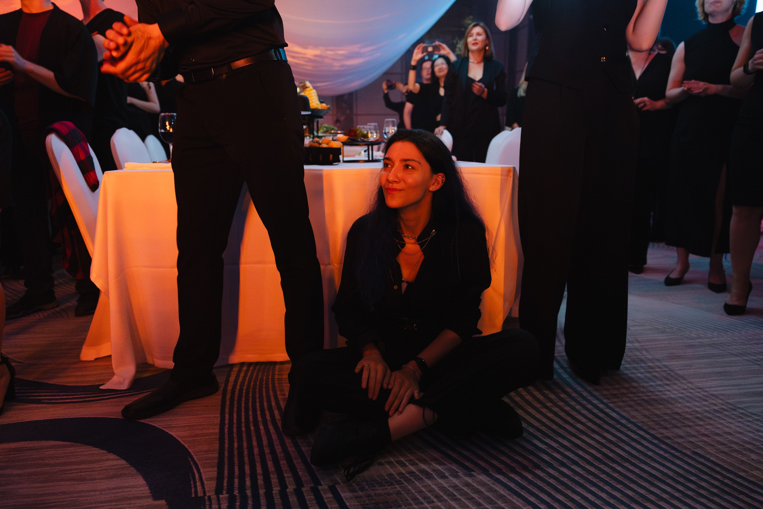 Здравствуйте! Я свадебный фотограф из Ульяновска, работаю в том числе по всей России и с выездом за границу. Снимаю свадьбы, lovestory, корпоративы, светский репортаж. Провожу обучение по фотографии, мастер-классы и воркшопы для других фотографов.