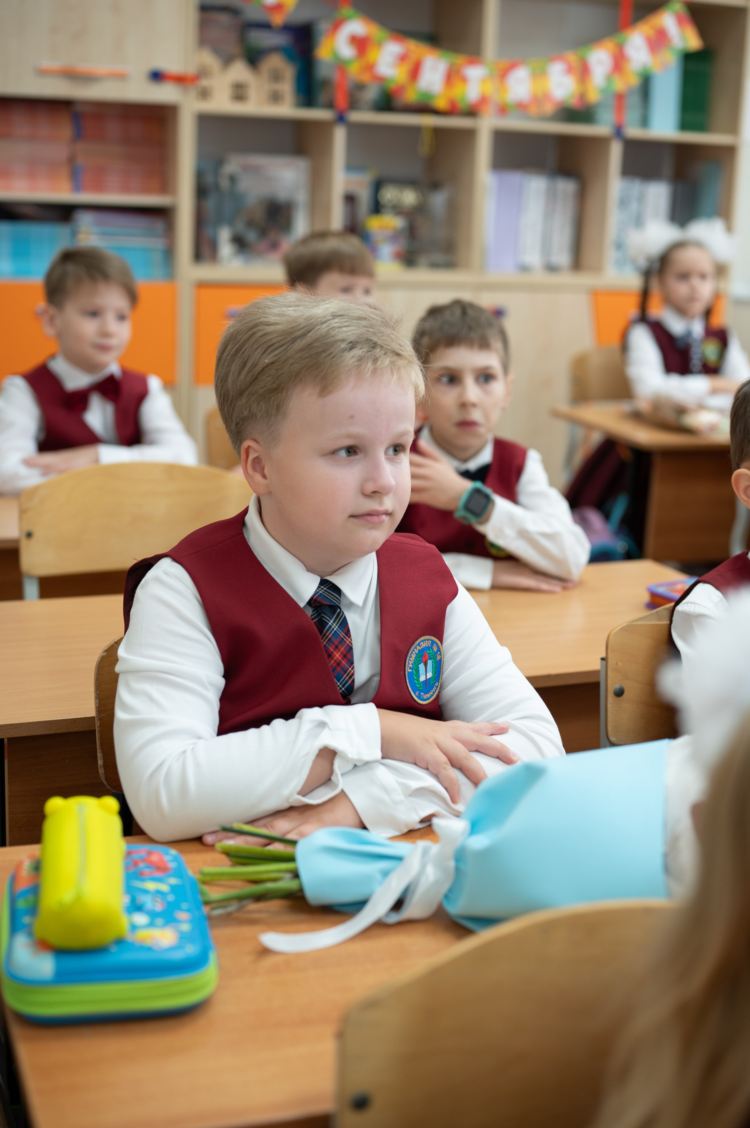 1 сентября 16 гимназия 2 класс (линейка + в классе+ на улице). Фотограф новорожденных, семейный детский в Тюмени Татьяна Морозова