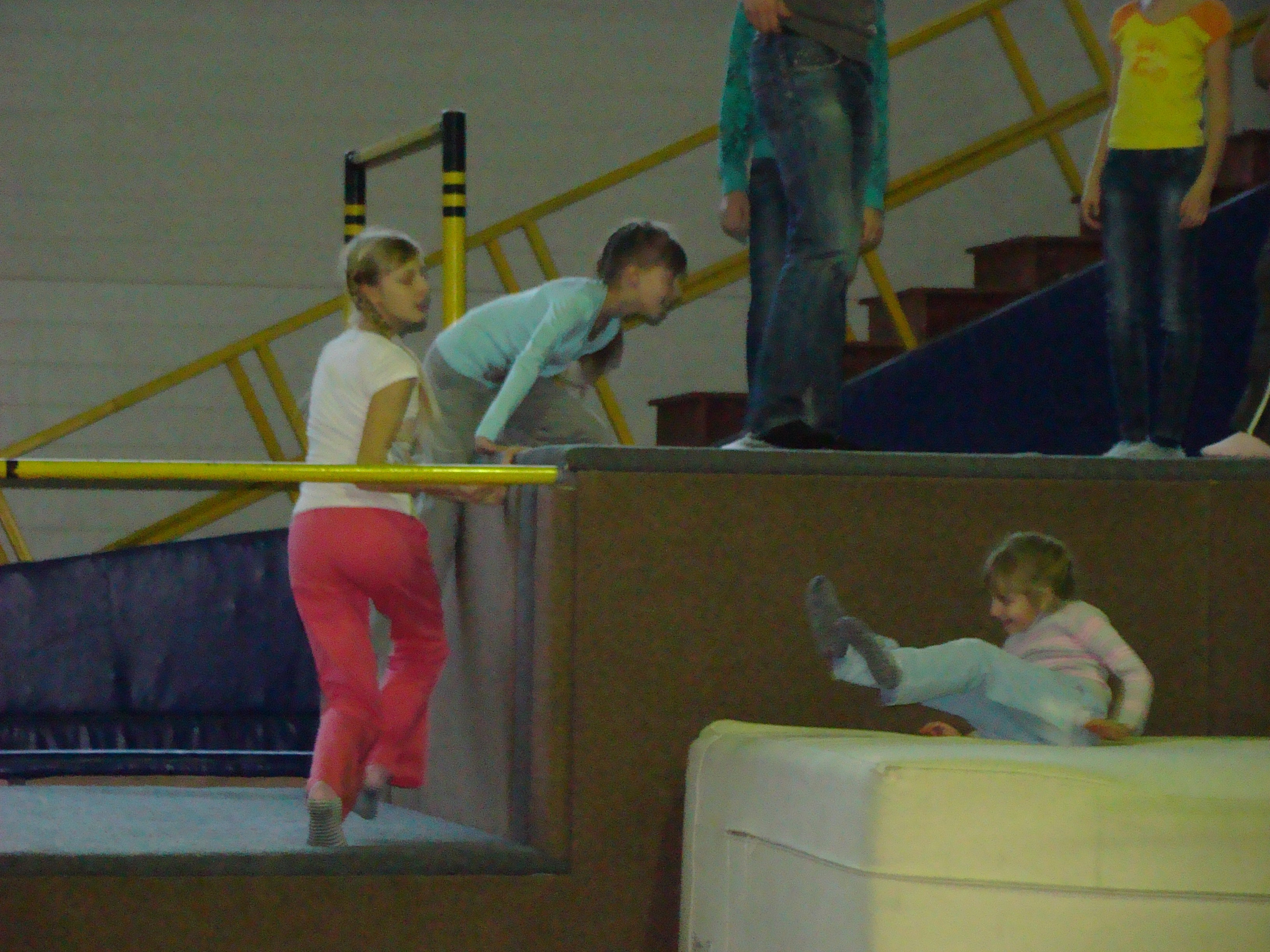 Катя ДР 12 лет Дома + Спортекс 04.12.2011. Семейный, Свадебный фотограф СПБ Питер— Романова Екатерина