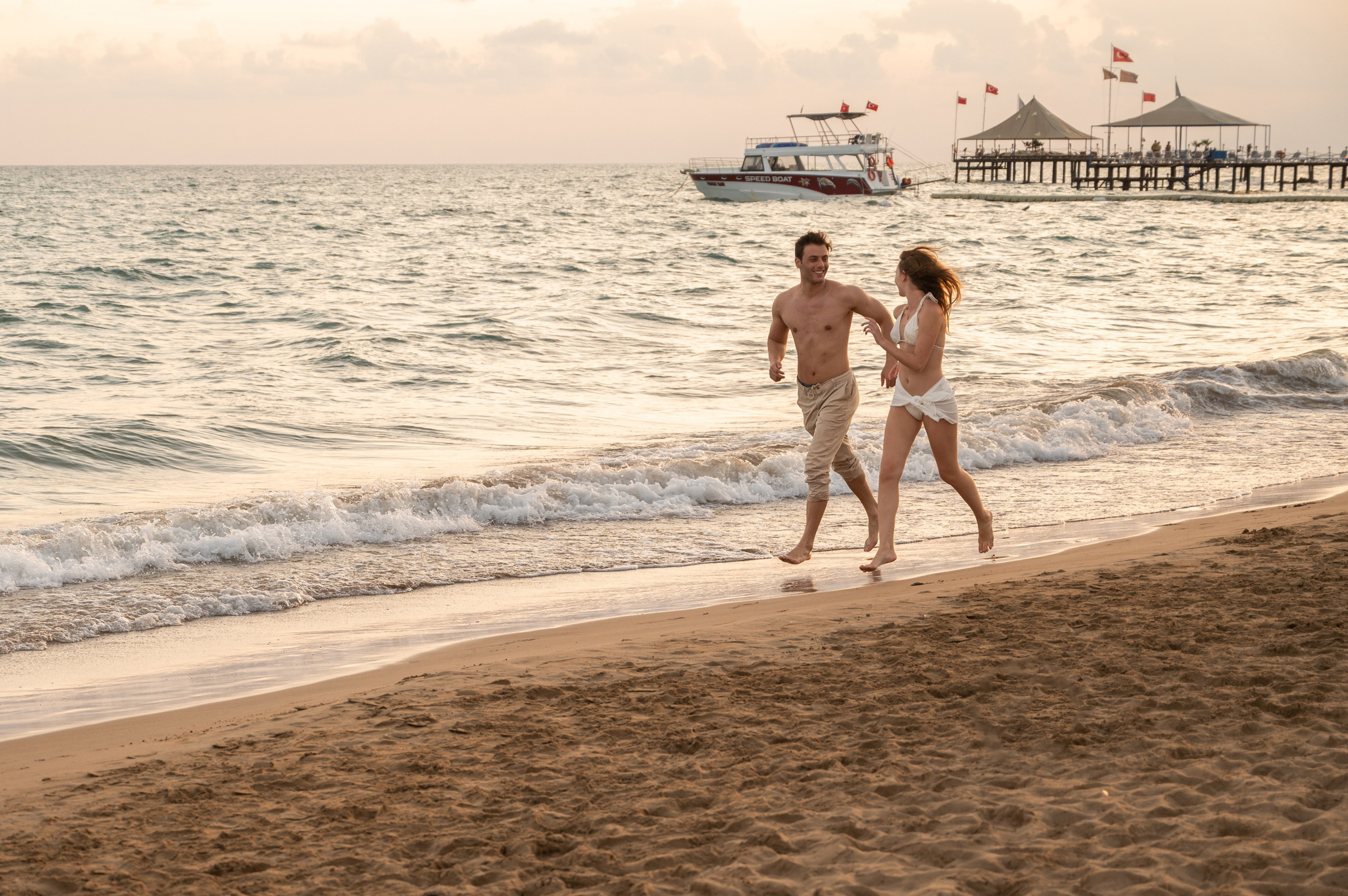 Romantic Couple Photoshoot in Antalya Beach. Фотосессии в Анталии. Фотограф в Анталии Лариса Трубина