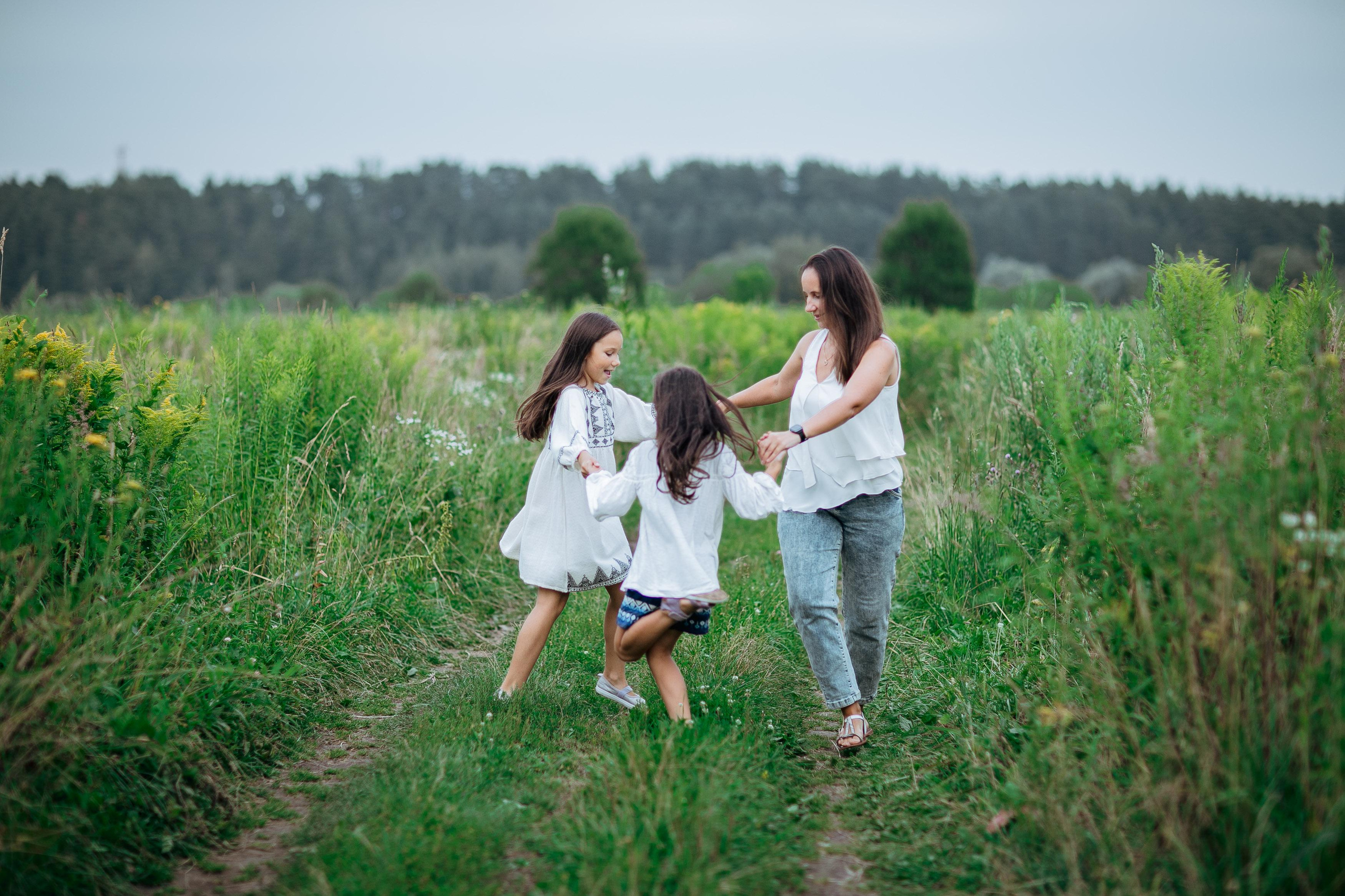 Летний вечер в деревне. Семейный и детский фотограф, женский портрет Москва Светлана Мертикова