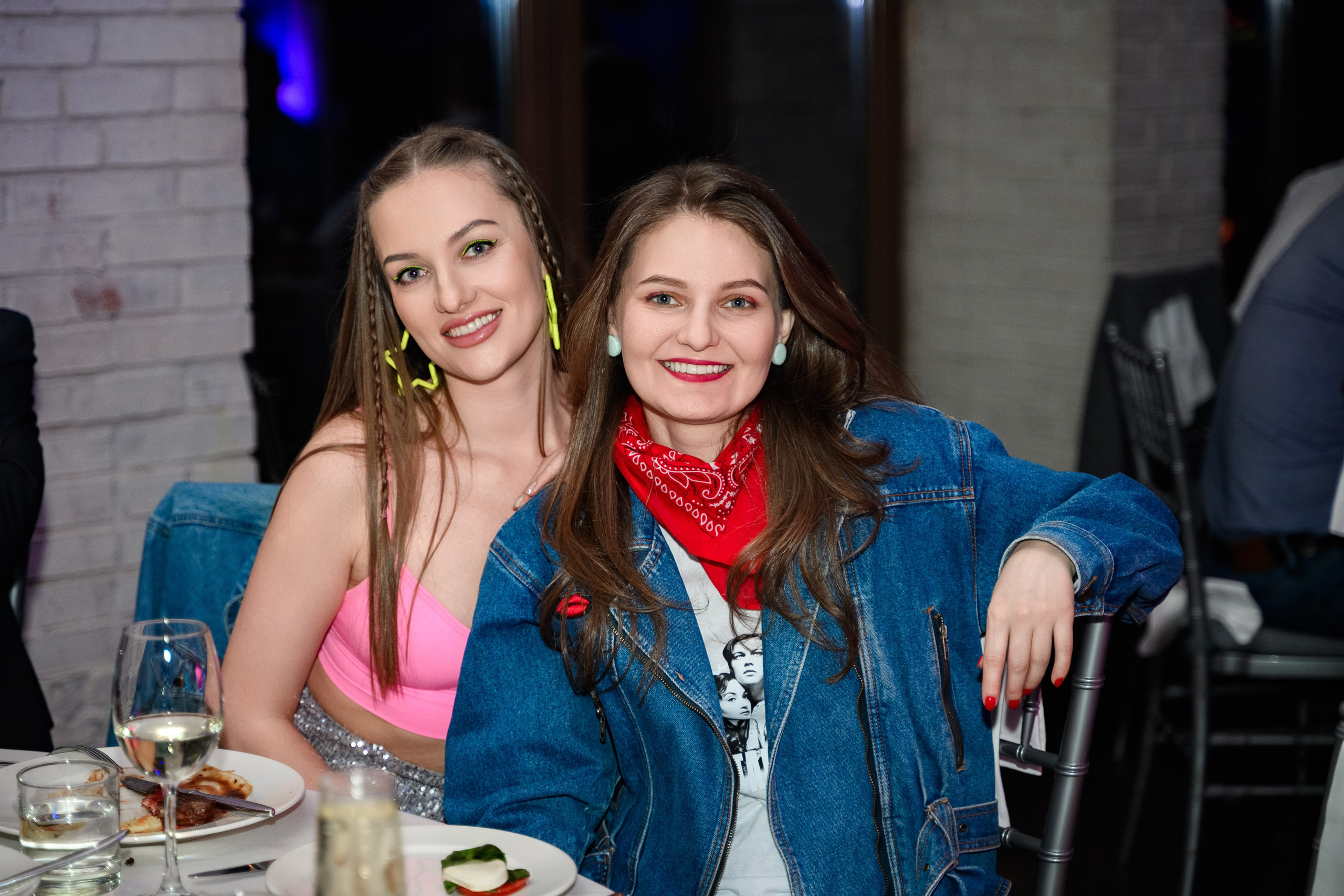 Фотосъёмка Корпоратива в стиле 90-х. Фотограф Алексей Лукин. Профессиональная фотосъёмка в Санкт-Петербурге. Обработка и Ретушь фотографий