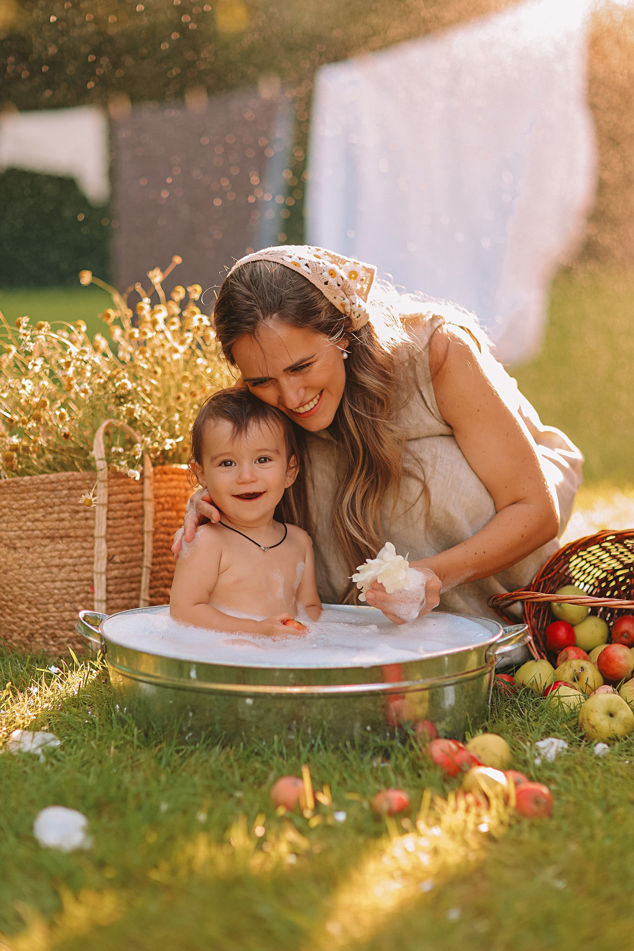 Стирка у дома. Семейный фотограф Тюмень, фотограф на роды Салмина Мария