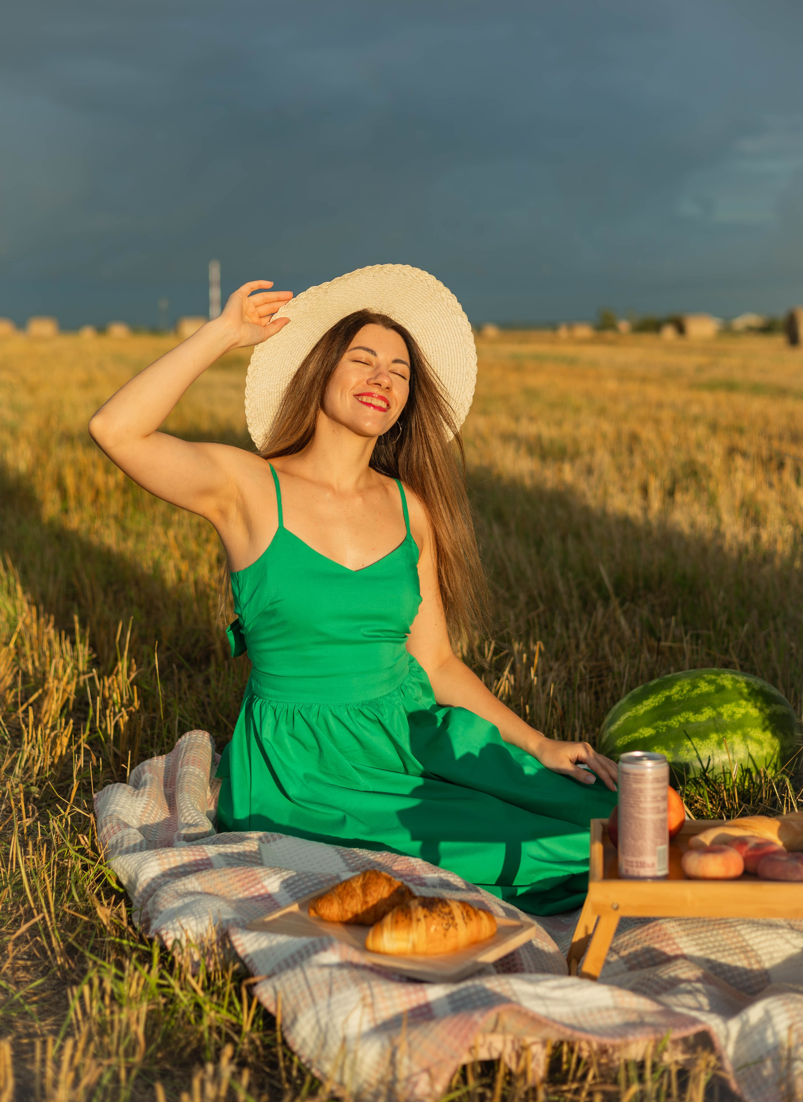 Анастасия. Закат в поле. Портретный фотограф Панферова Регина г. Санкт-Петербург, г. Казань