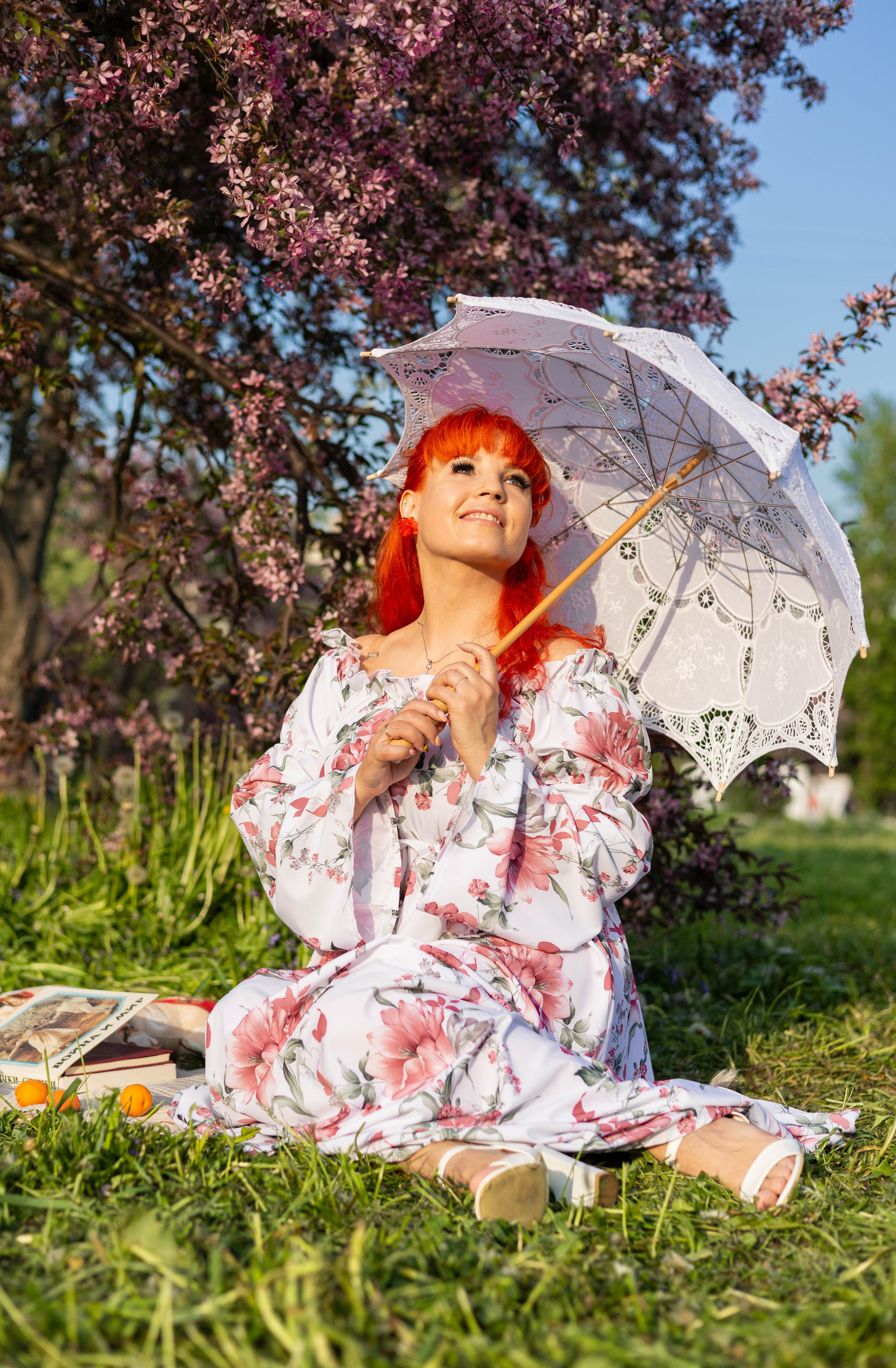 Алена. Весенняя фотосессия в яблоневом саду. Портретный фотограф Панферова Регина г. Санкт-Петербург, г. Казань