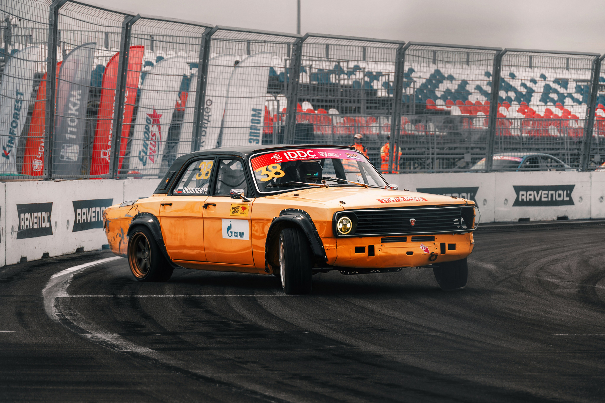 IDDC Этап 2: Бетонный Колизей и блогеры в деле