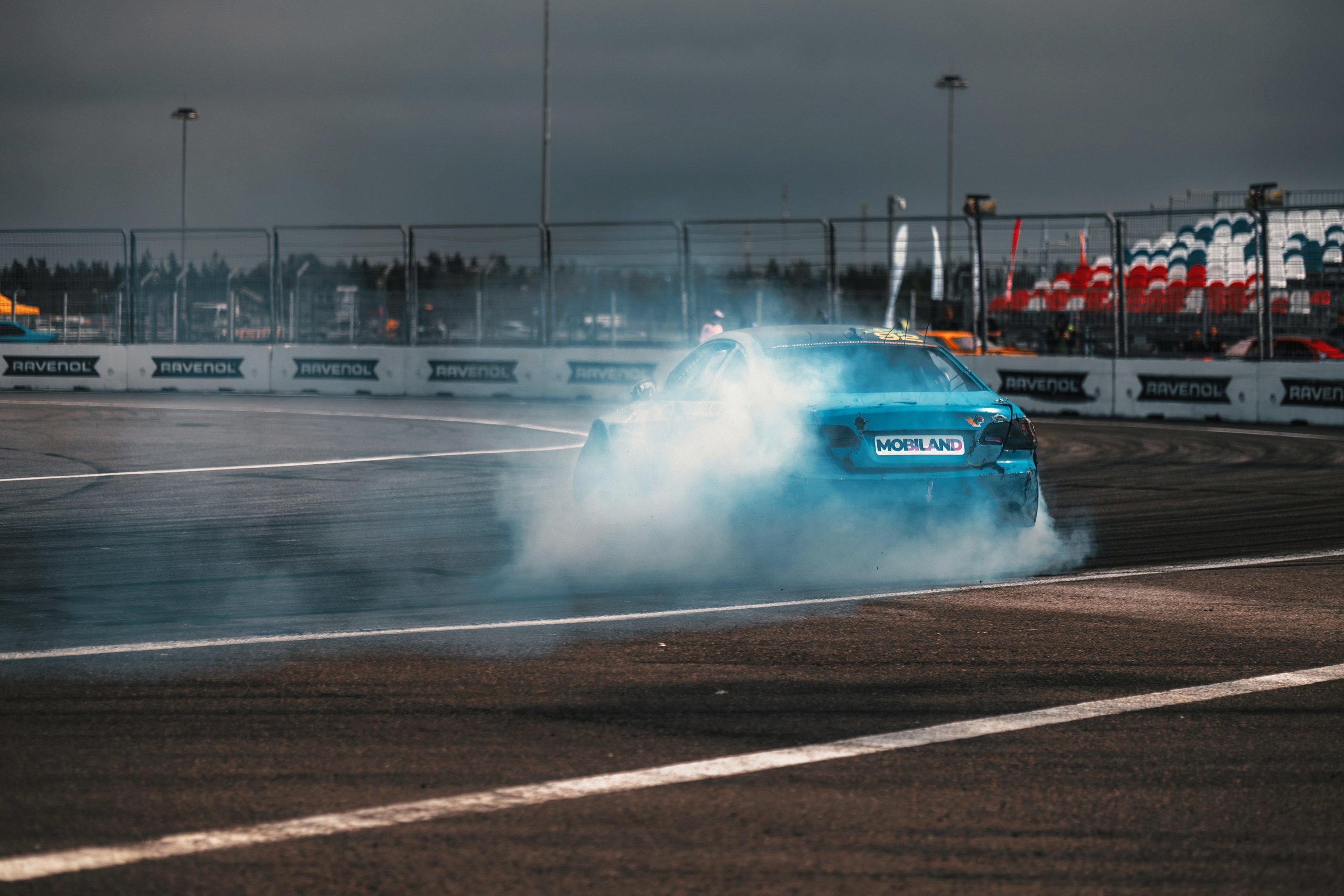 IDDC Этап 2: Бетонный Колизей и блогеры в деле