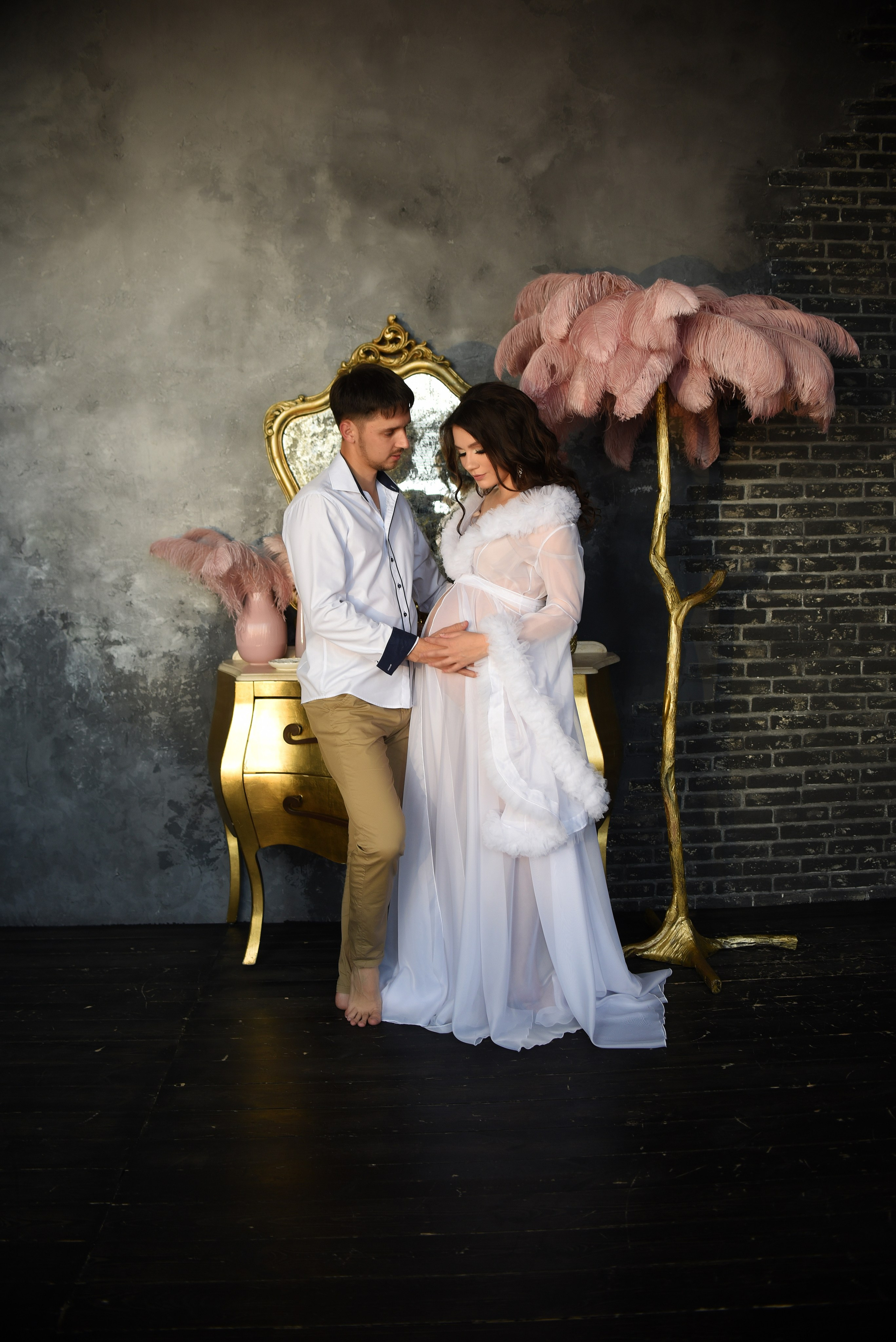 Фотосессия беременности студийная съемка. Свадебный, семейный, детский, контент фотограф в Омске Максим Ильин