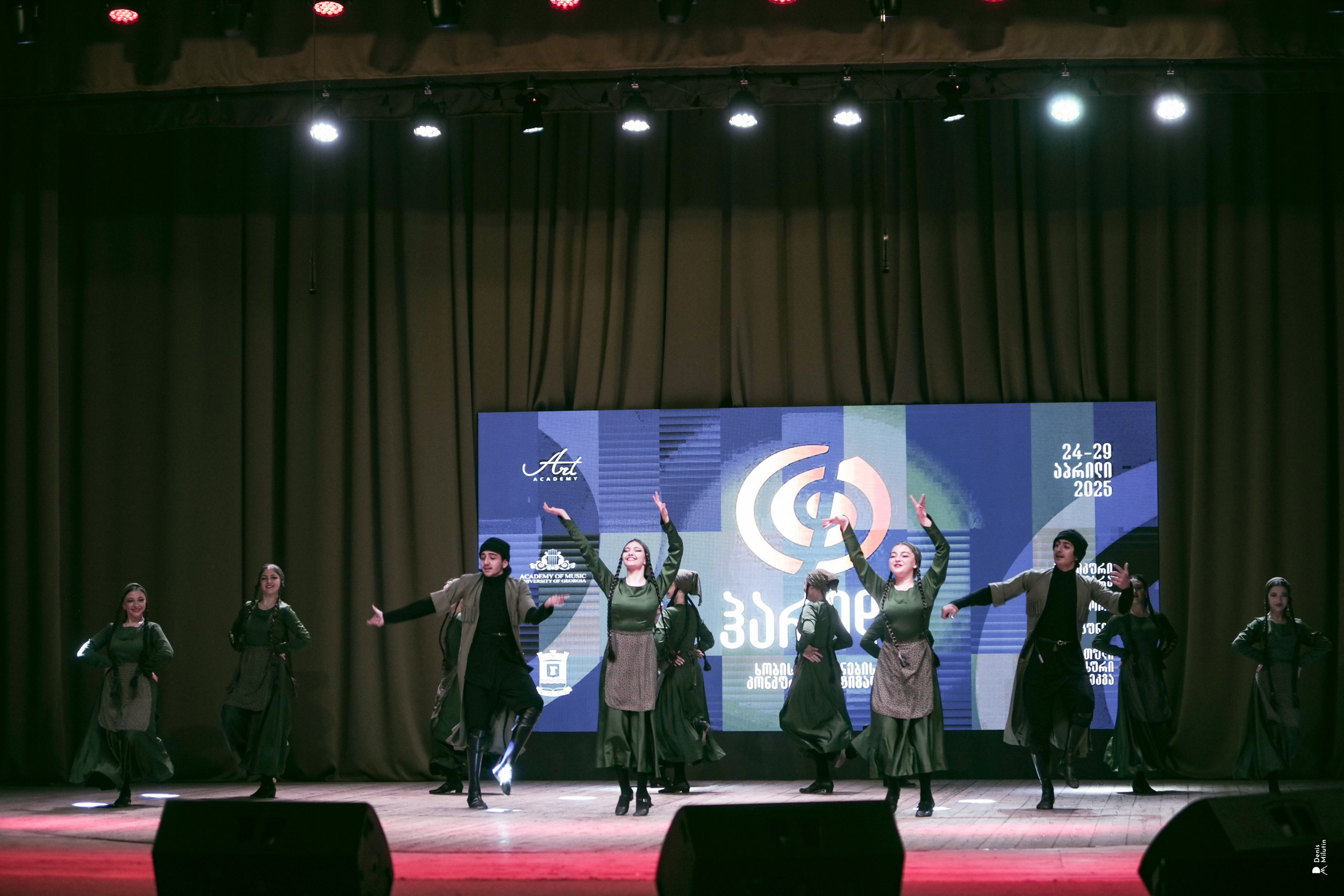 Танцы в Хоби. Портретный фотограф Денис Милютин