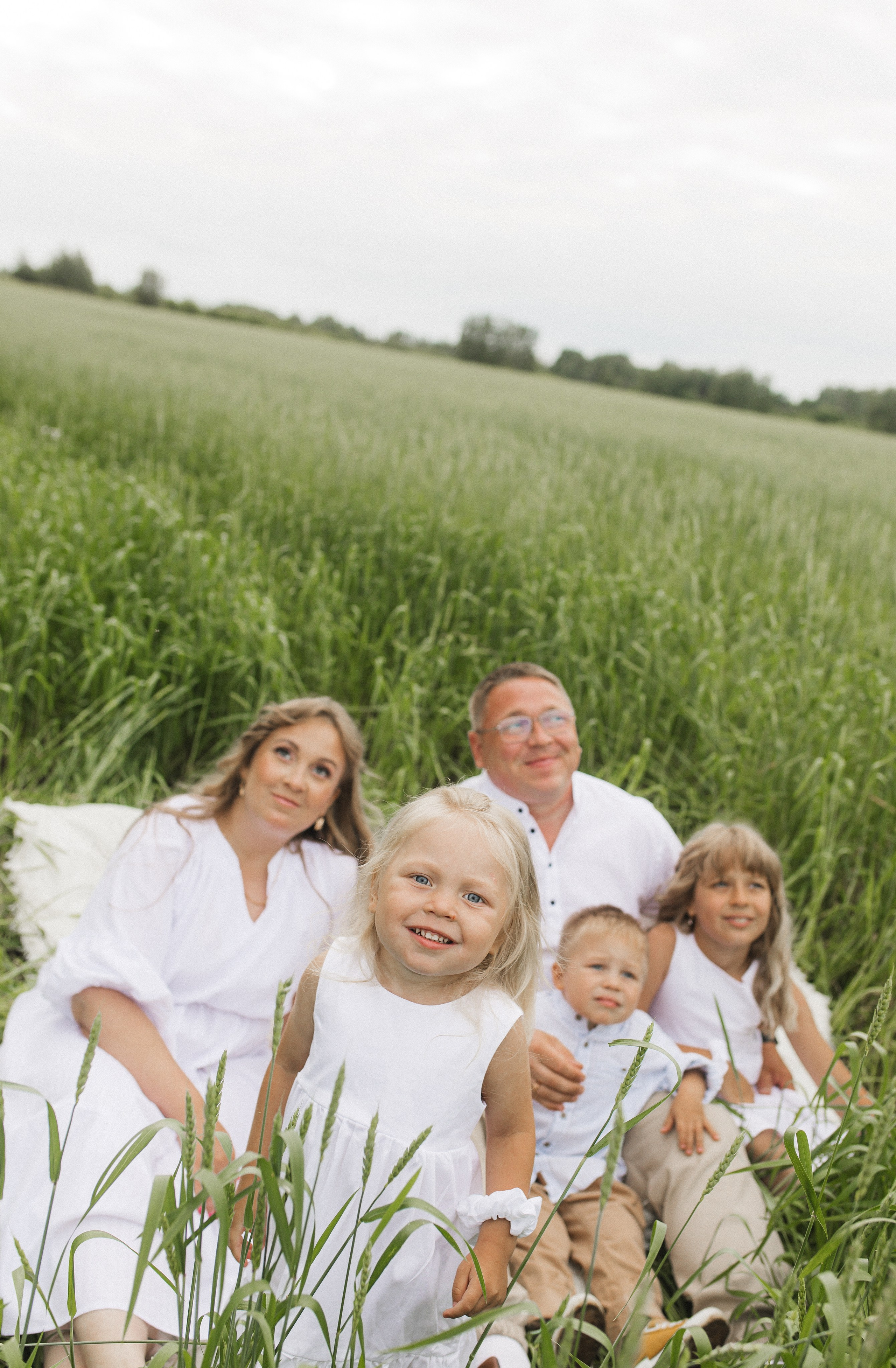 Маша и Миша и их веселая компания (пикник в поле). Семейный и свадебный фотограф в Екатеринбурге Орлова Ирина