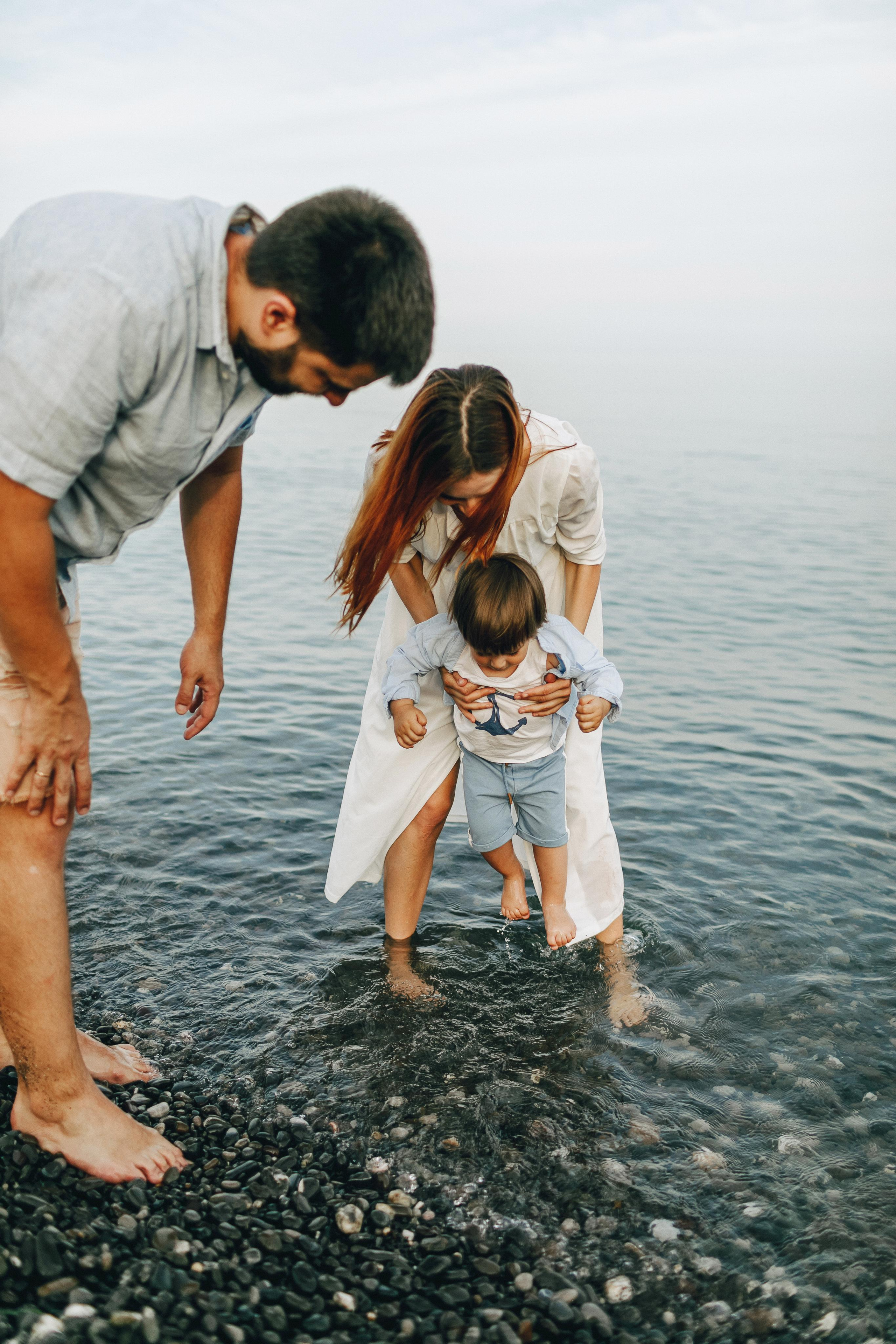 Крым, прогулка семьи у моря. Крым фото, отдых Крым, Севастополь фото, Свадьба фото, Олег Горбатко