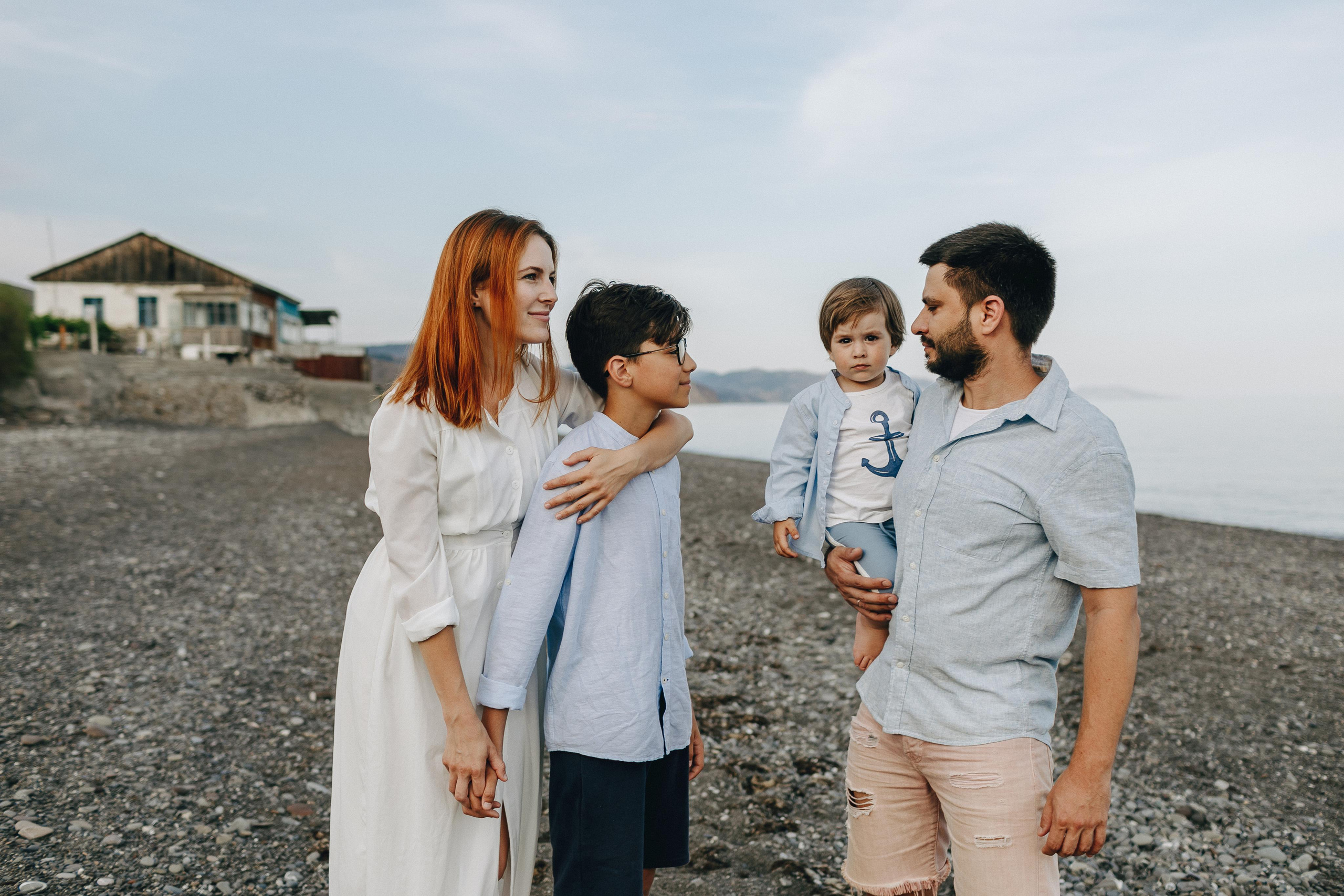 Крым, прогулка семьи у моря. Крым фото, отдых Крым, Севастополь фото, Свадьба фото, Олег Горбатко